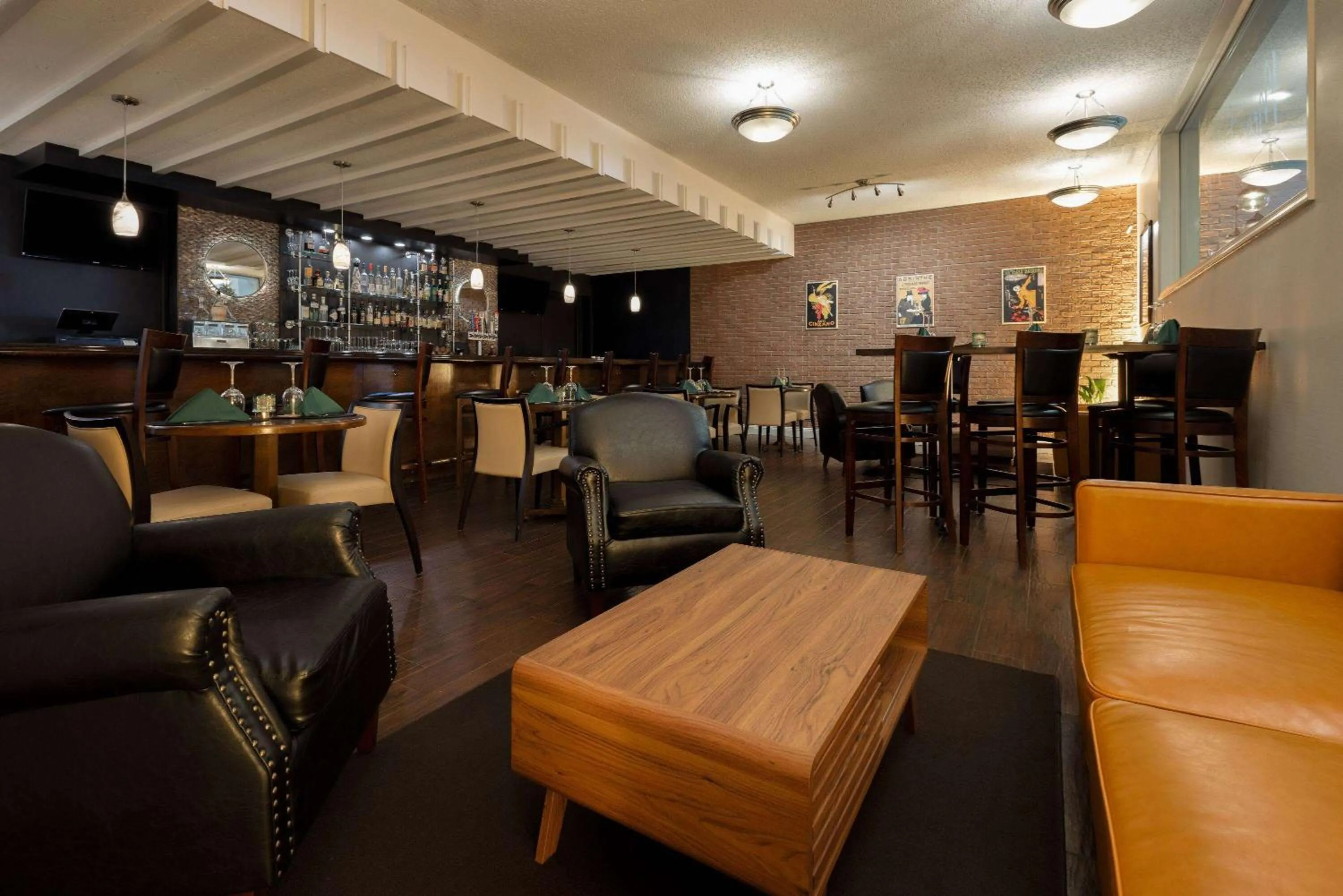 Lounge or bar in Penn Harris Hotel Harrisburg, Trademark by Wyndham