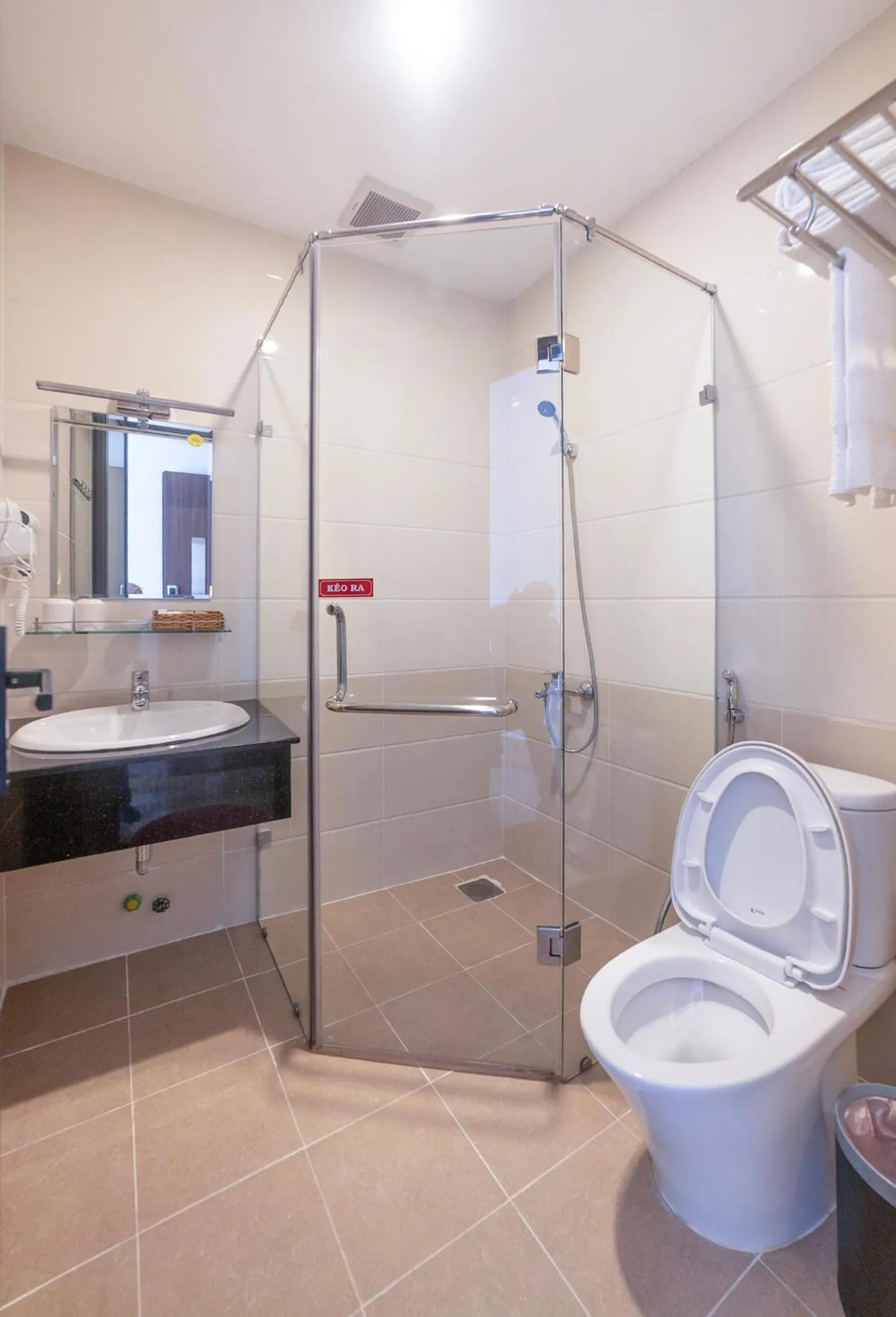 Shower in Huyền 179