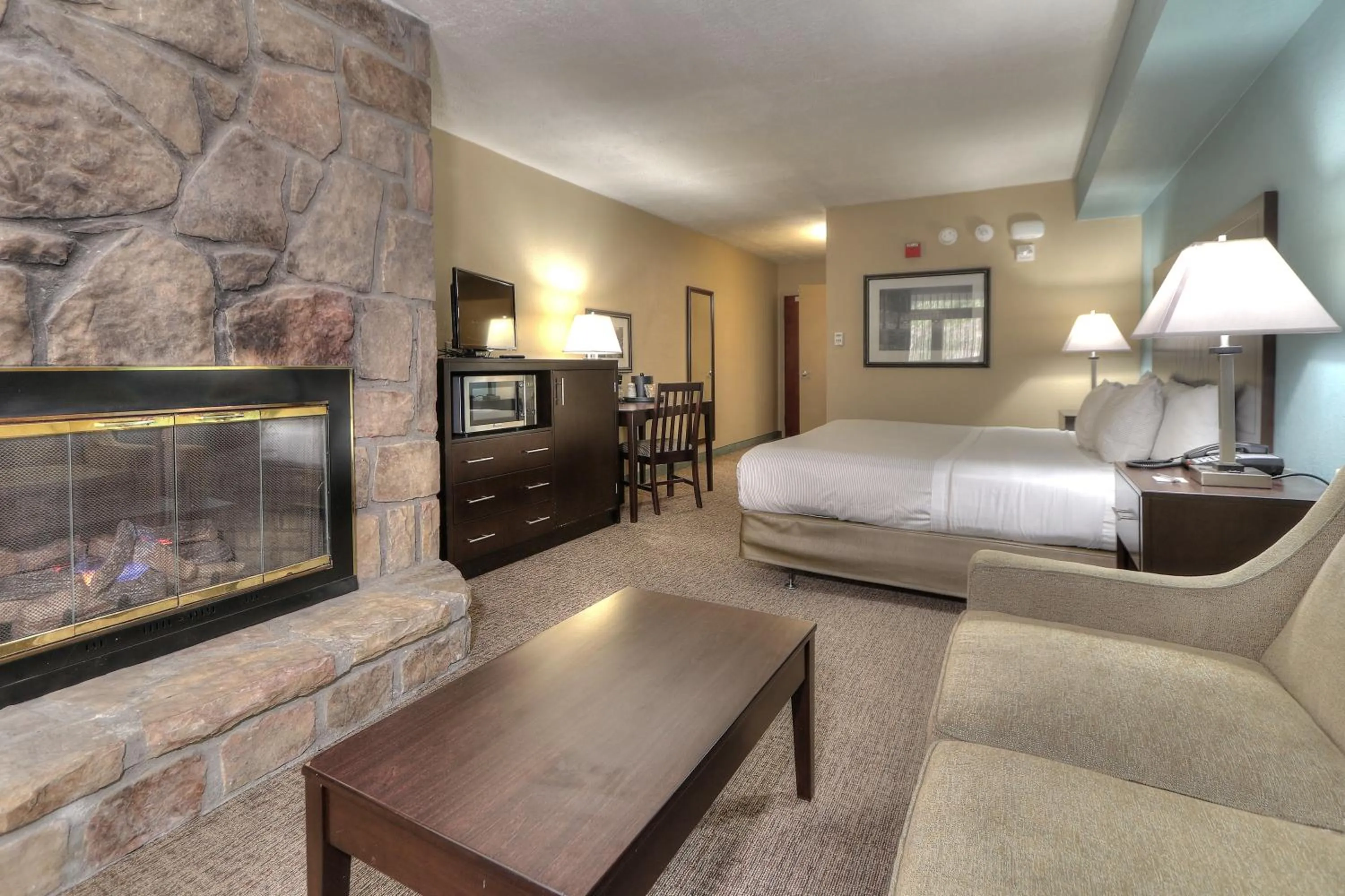 Photo of the whole room, Bed in Greystone Lodge on the River