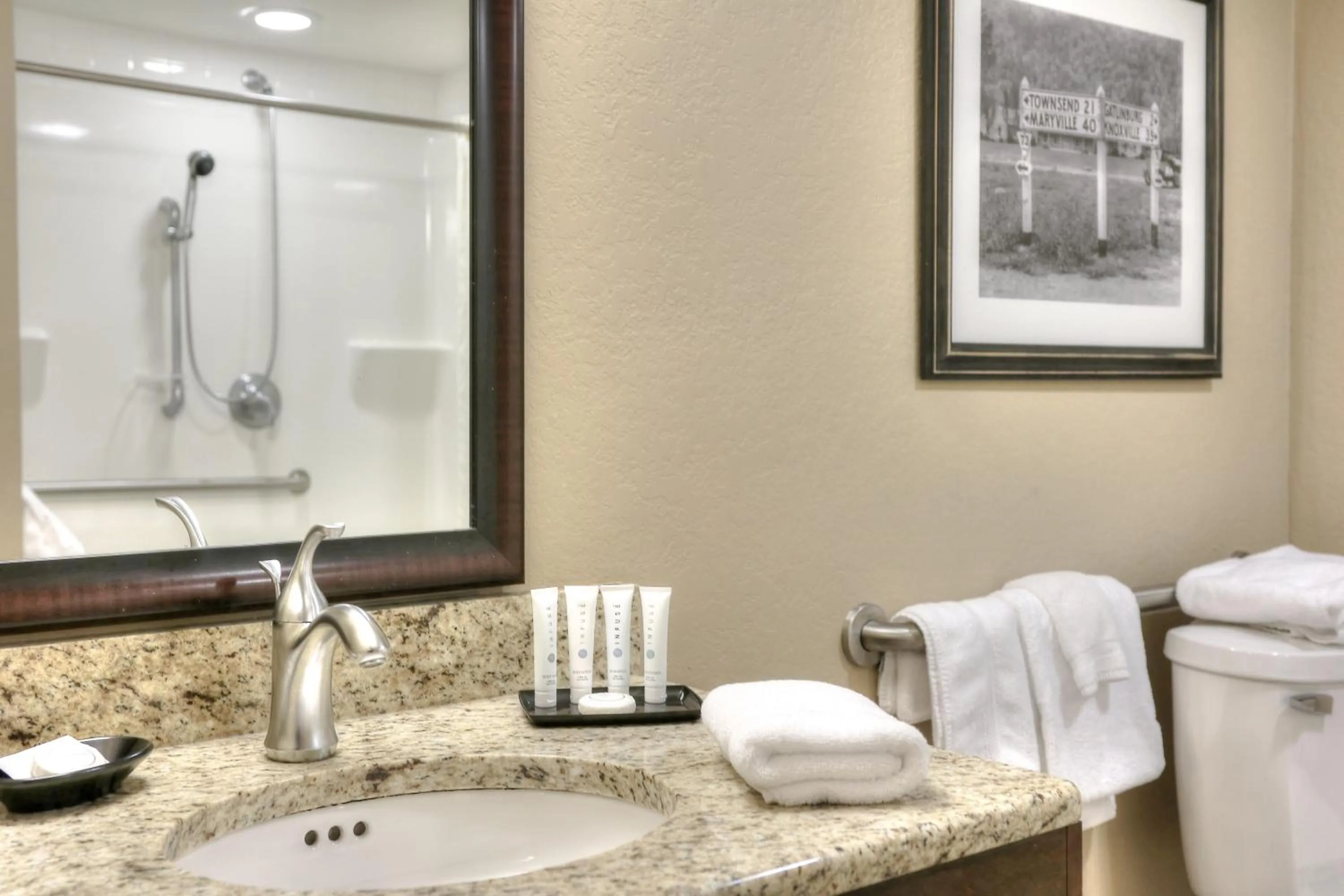 Bathroom in Greystone Lodge on the River