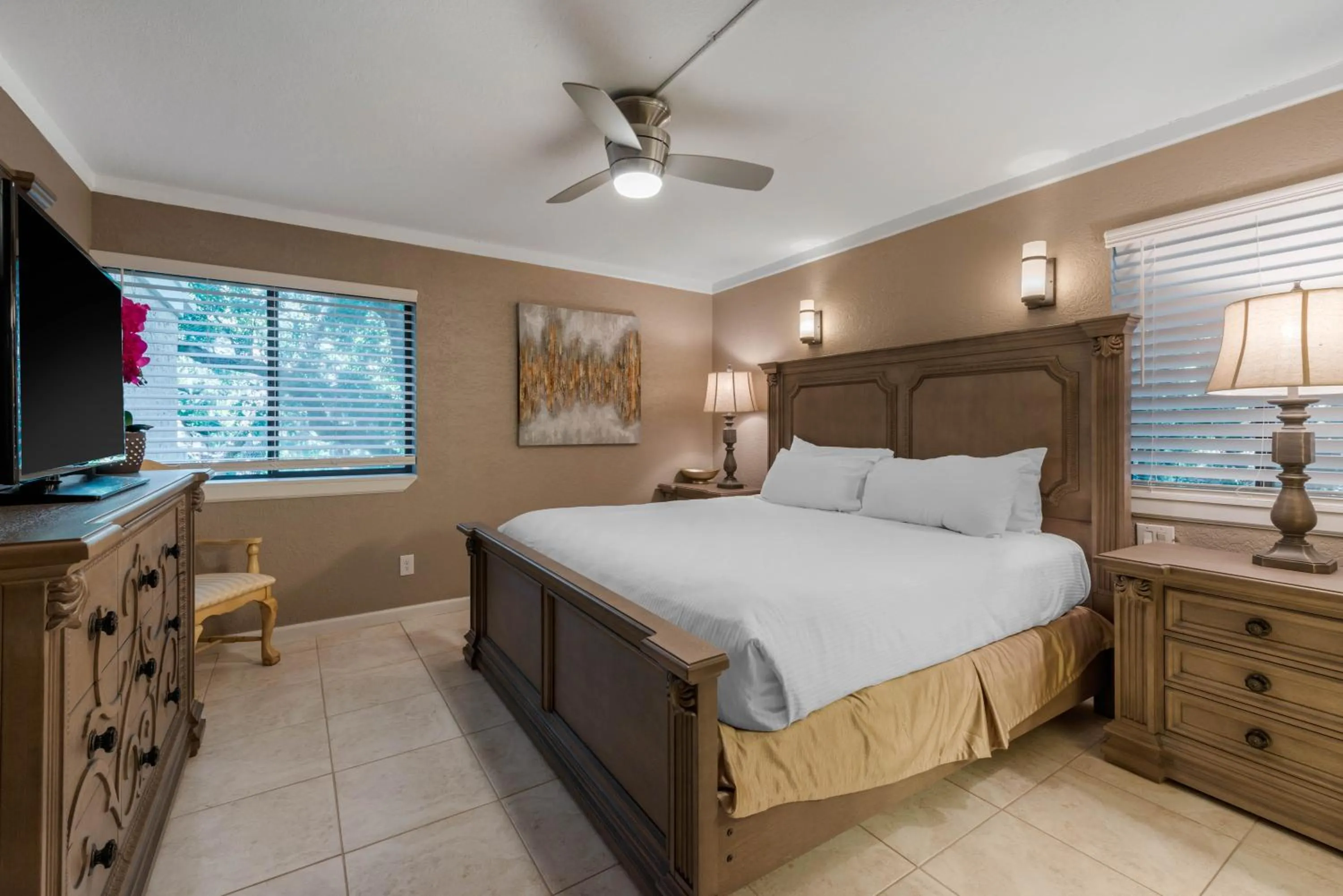 Photo of the whole room, Bed in Villas Of Amelia Island