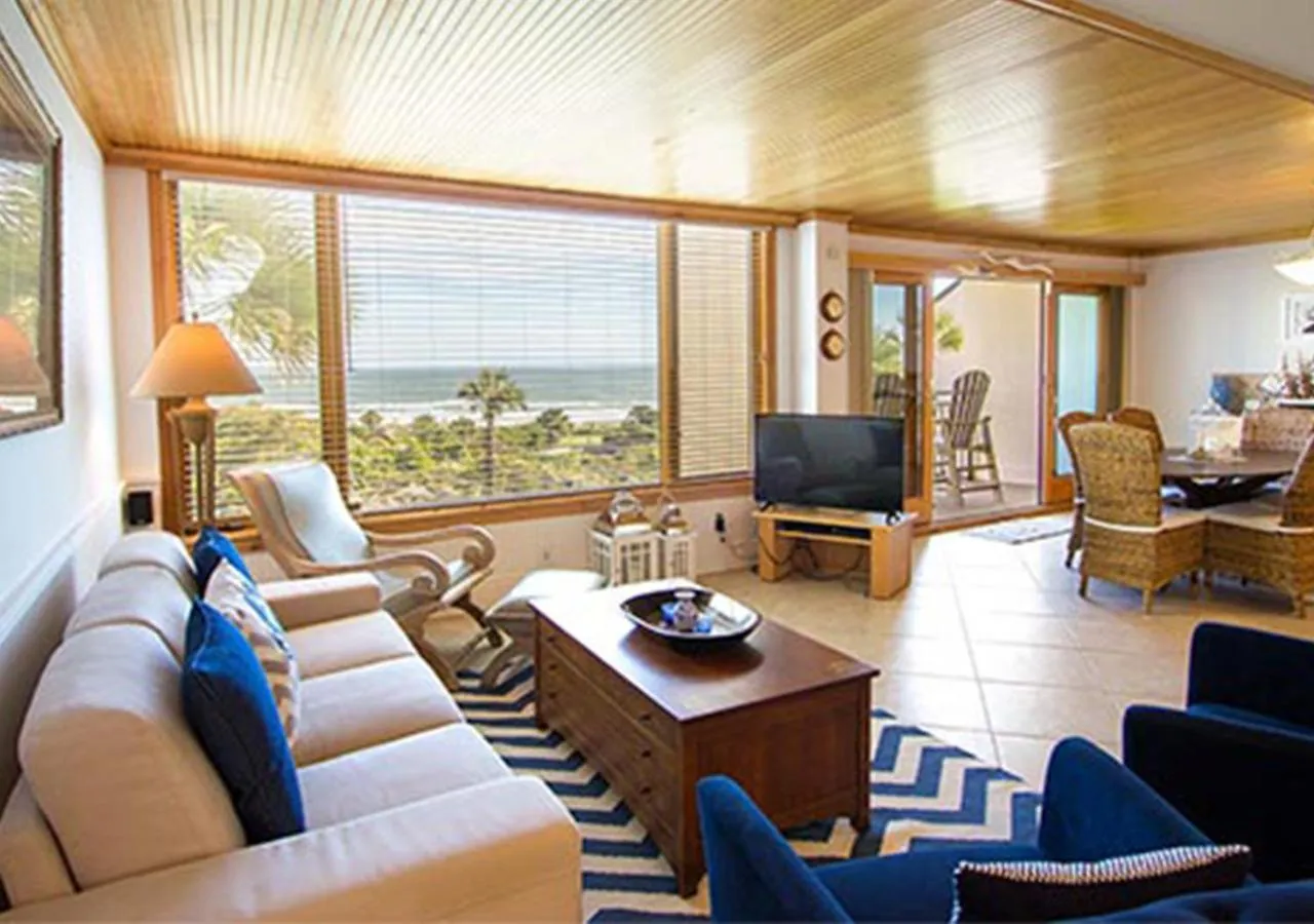 Living room in Villas Of Amelia Island