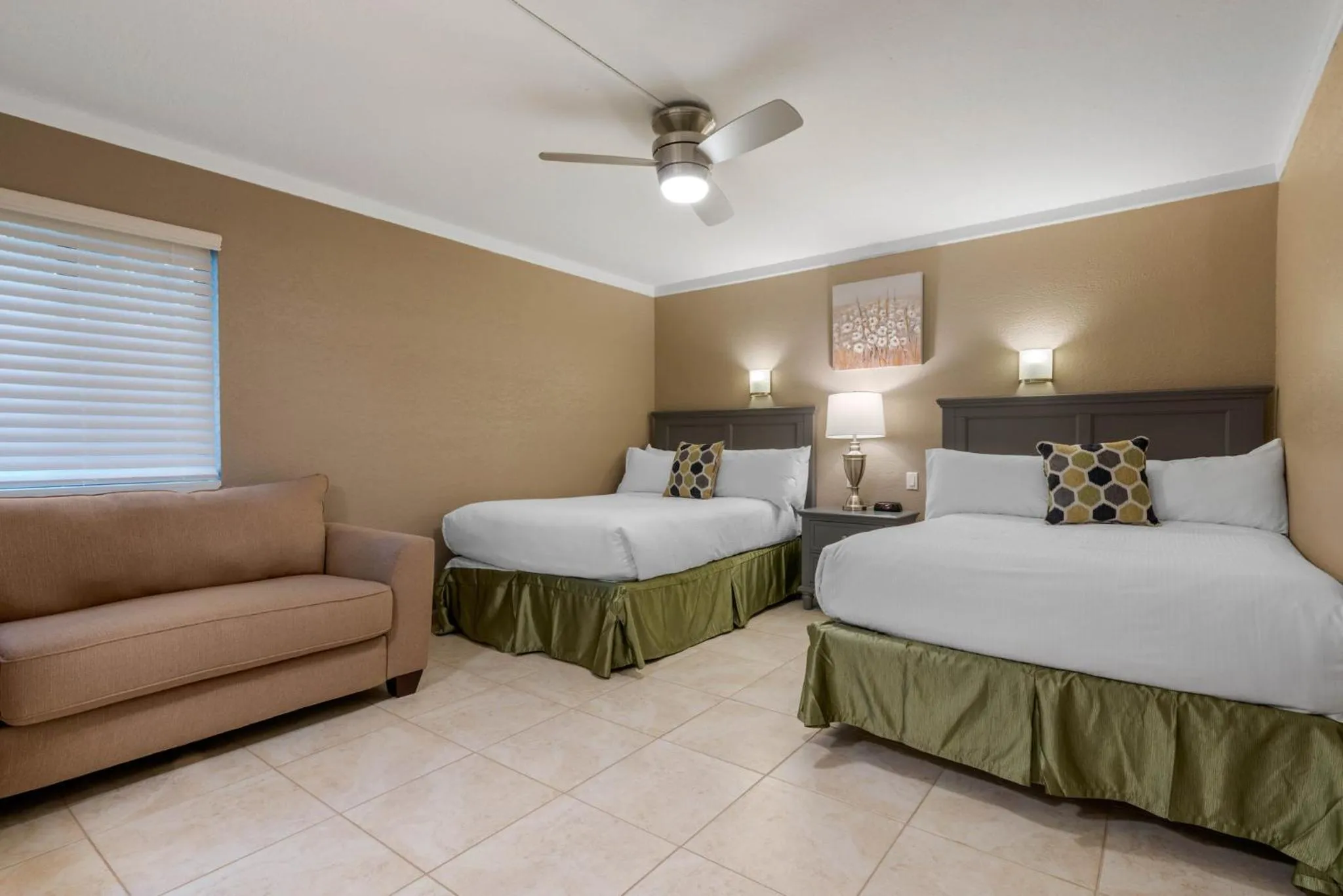 Photo of the whole room, Bed in Villas Of Amelia Island