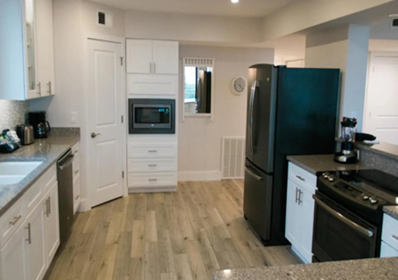 Kitchen or kitchenette in Villas Of Amelia Island