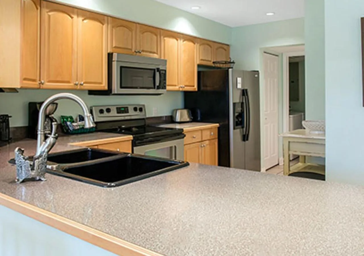 Kitchen or kitchenette in Villas Of Amelia Island
