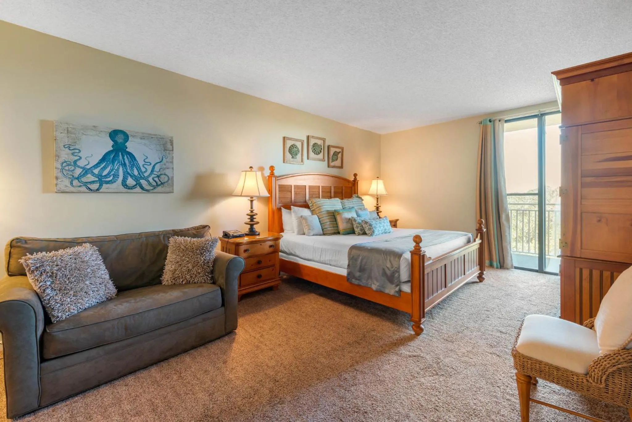 Photo of the whole room, Bed in Villas Of Amelia Island