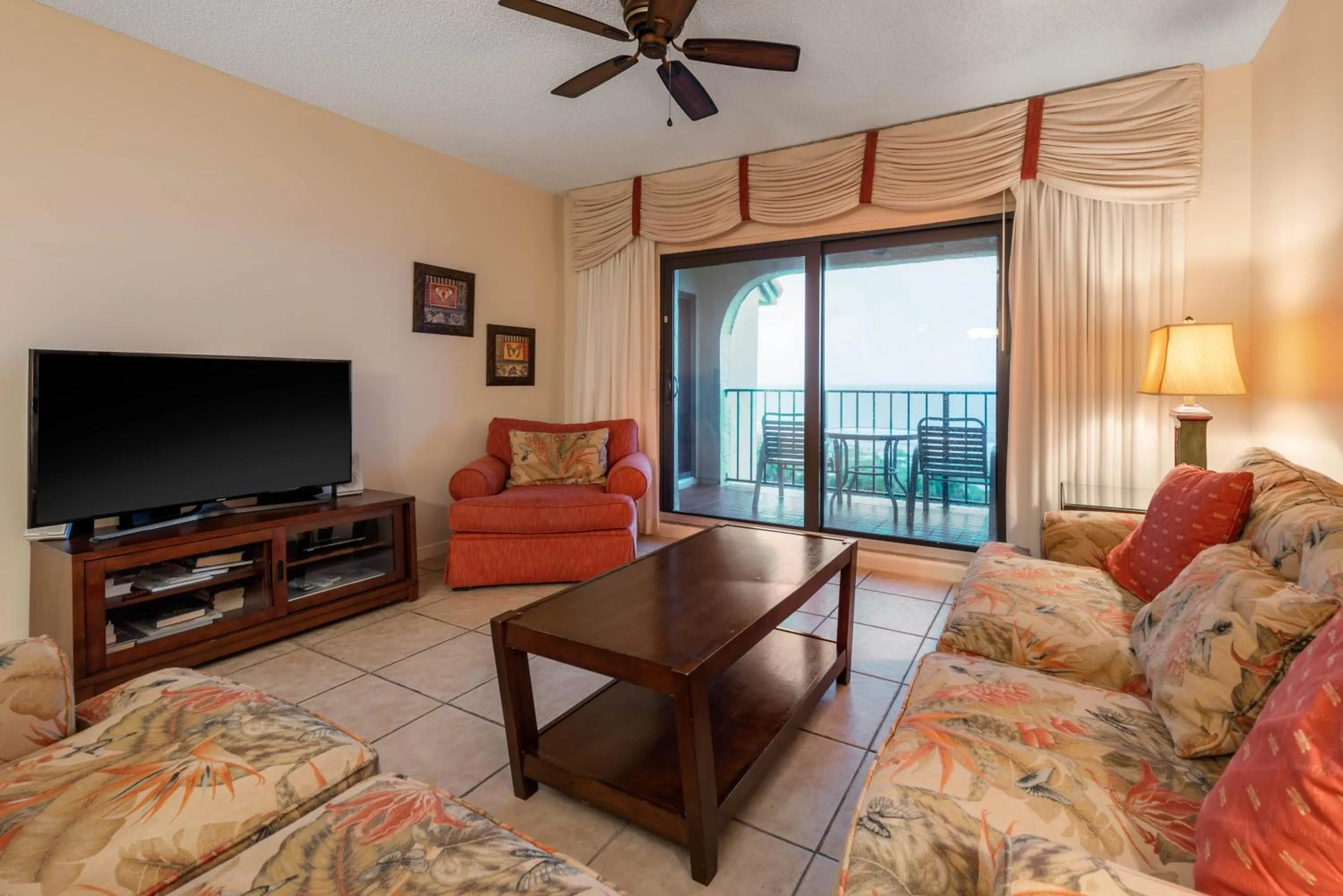 Photo of the whole room in Villas Of Amelia Island