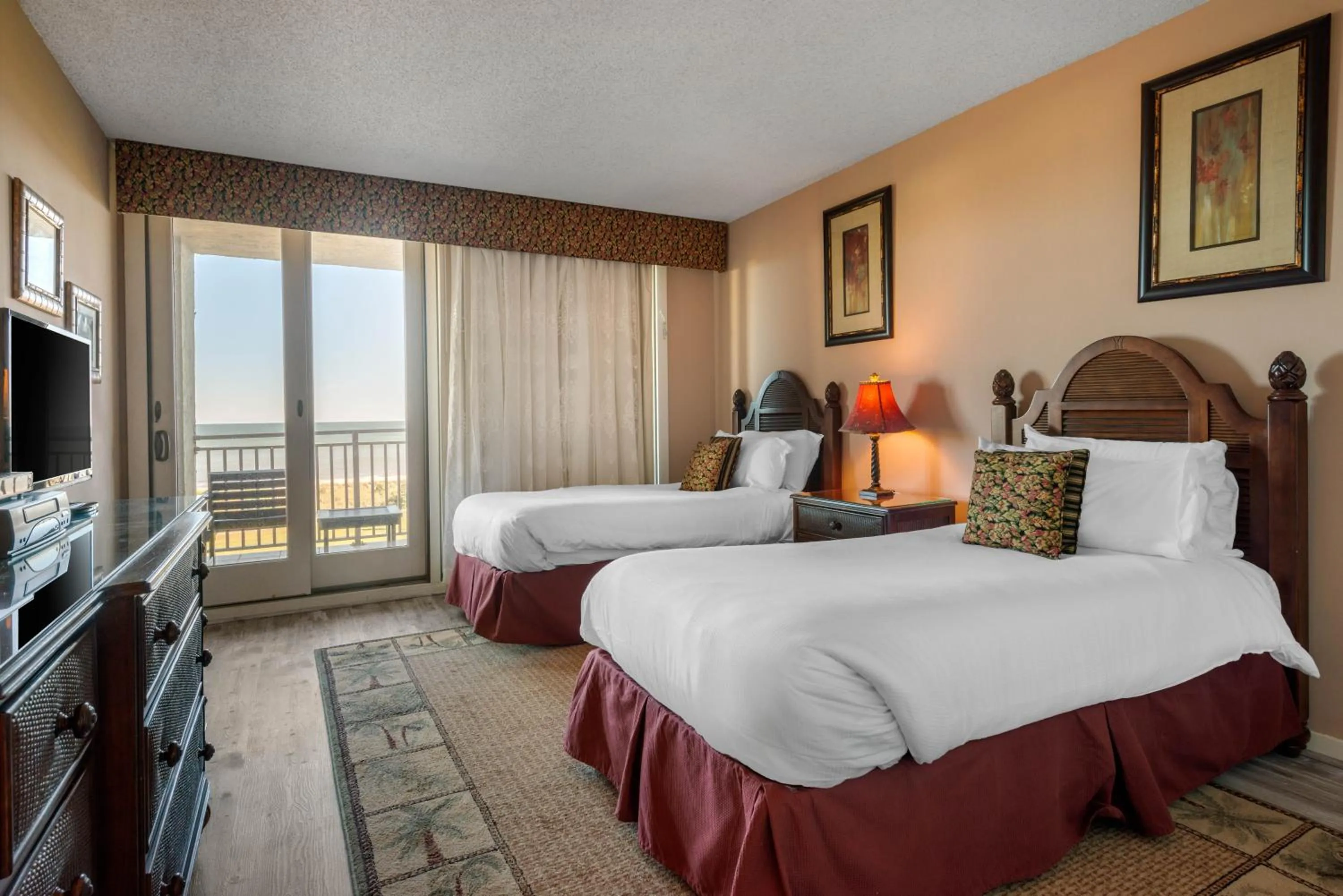 Photo of the whole room, Bed in Villas Of Amelia Island