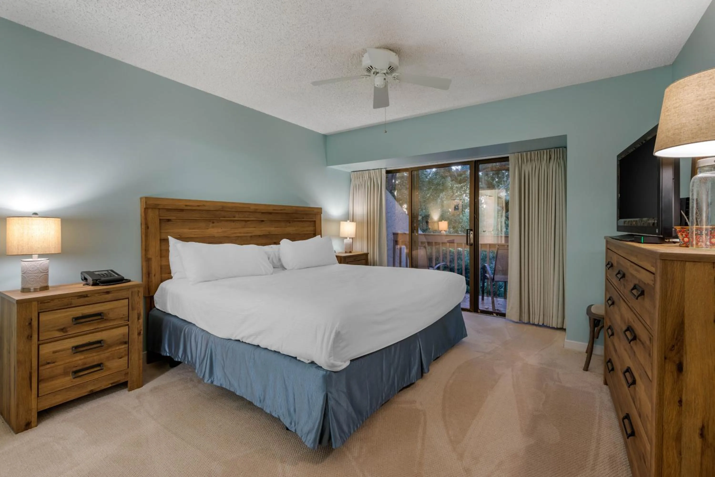 Photo of the whole room, Bed in Villas Of Amelia Island
