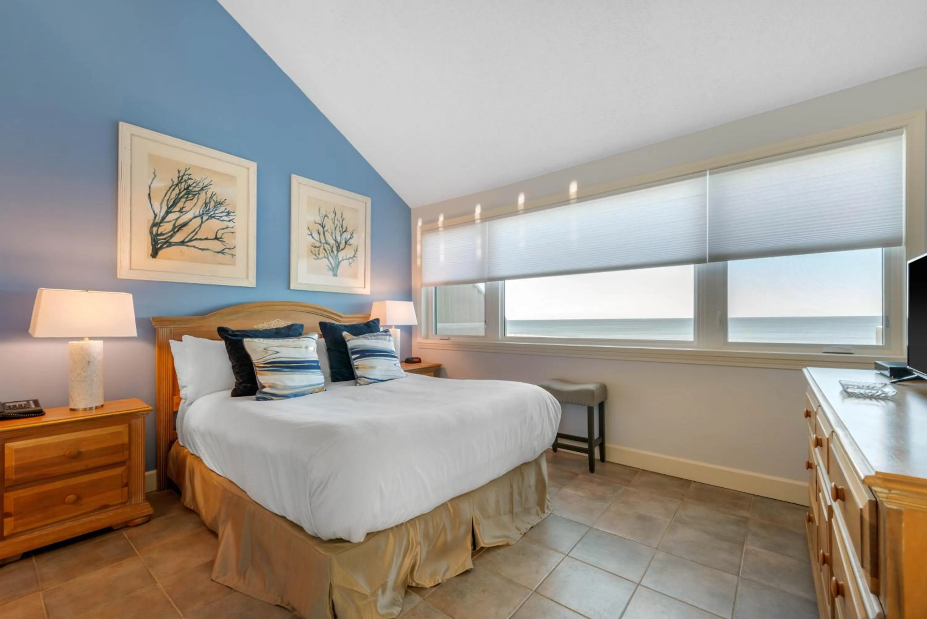 Photo of the whole room, Bed in Villas Of Amelia Island