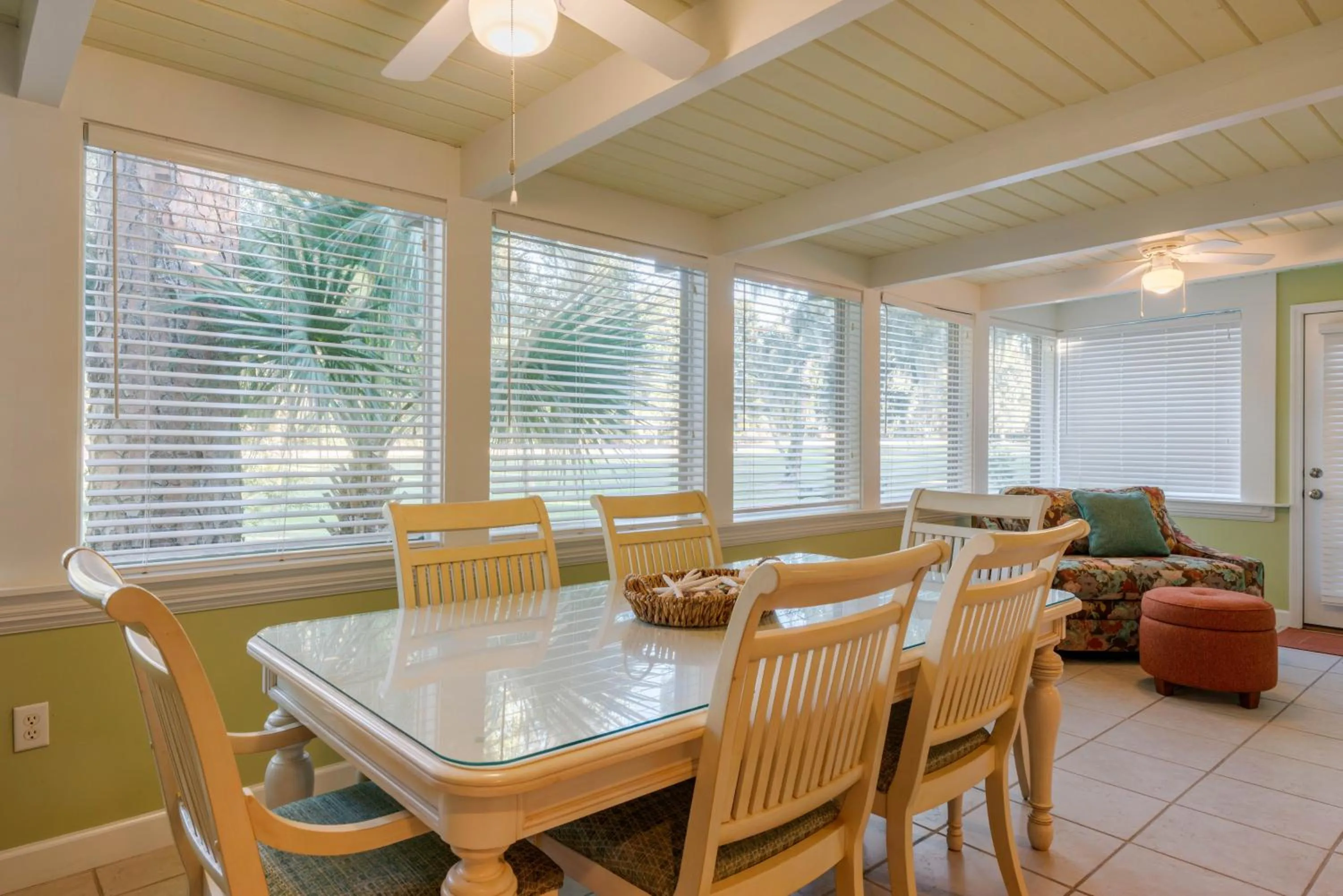 Photo of the whole room in Villas Of Amelia Island