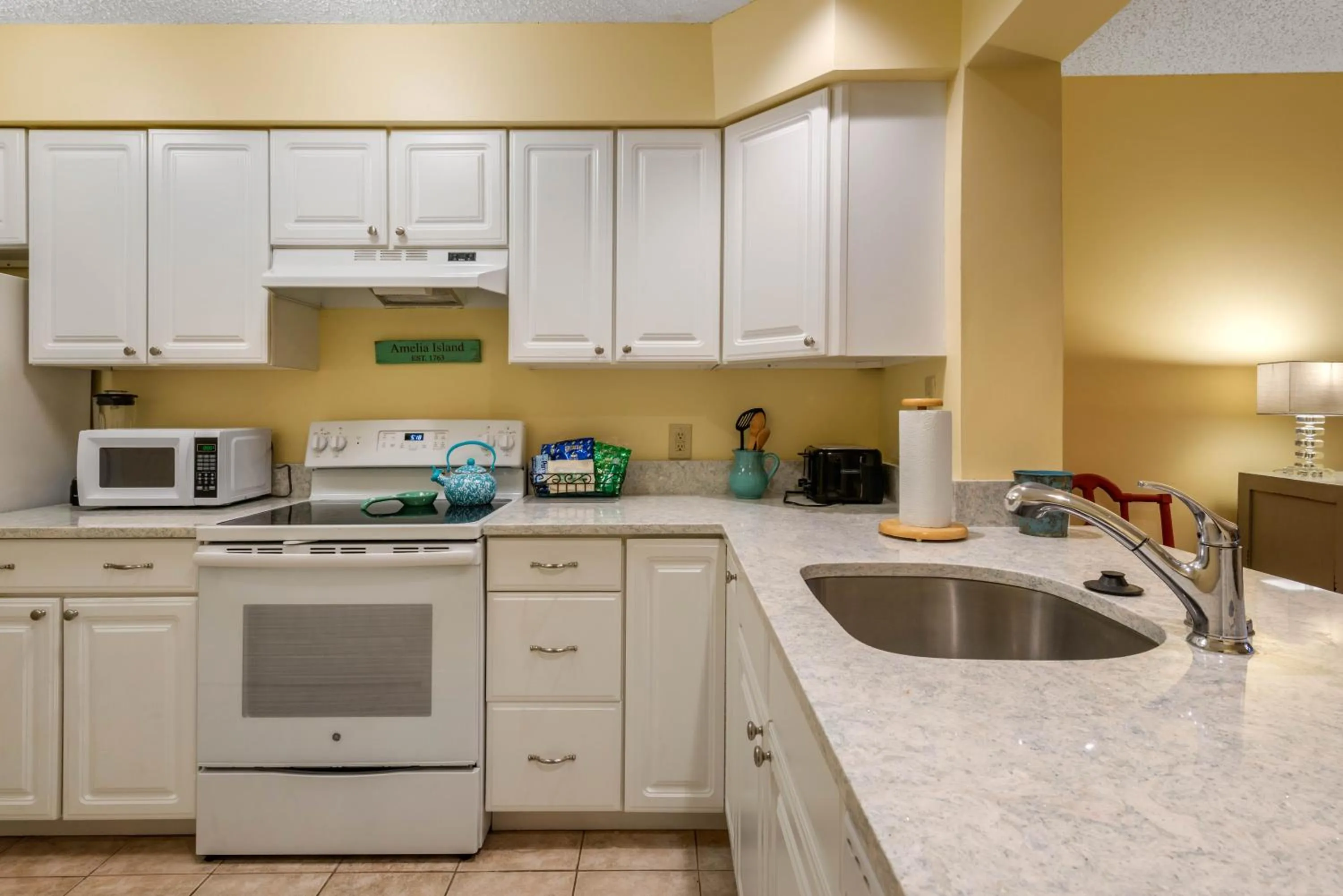 Photo of the whole room in Villas Of Amelia Island