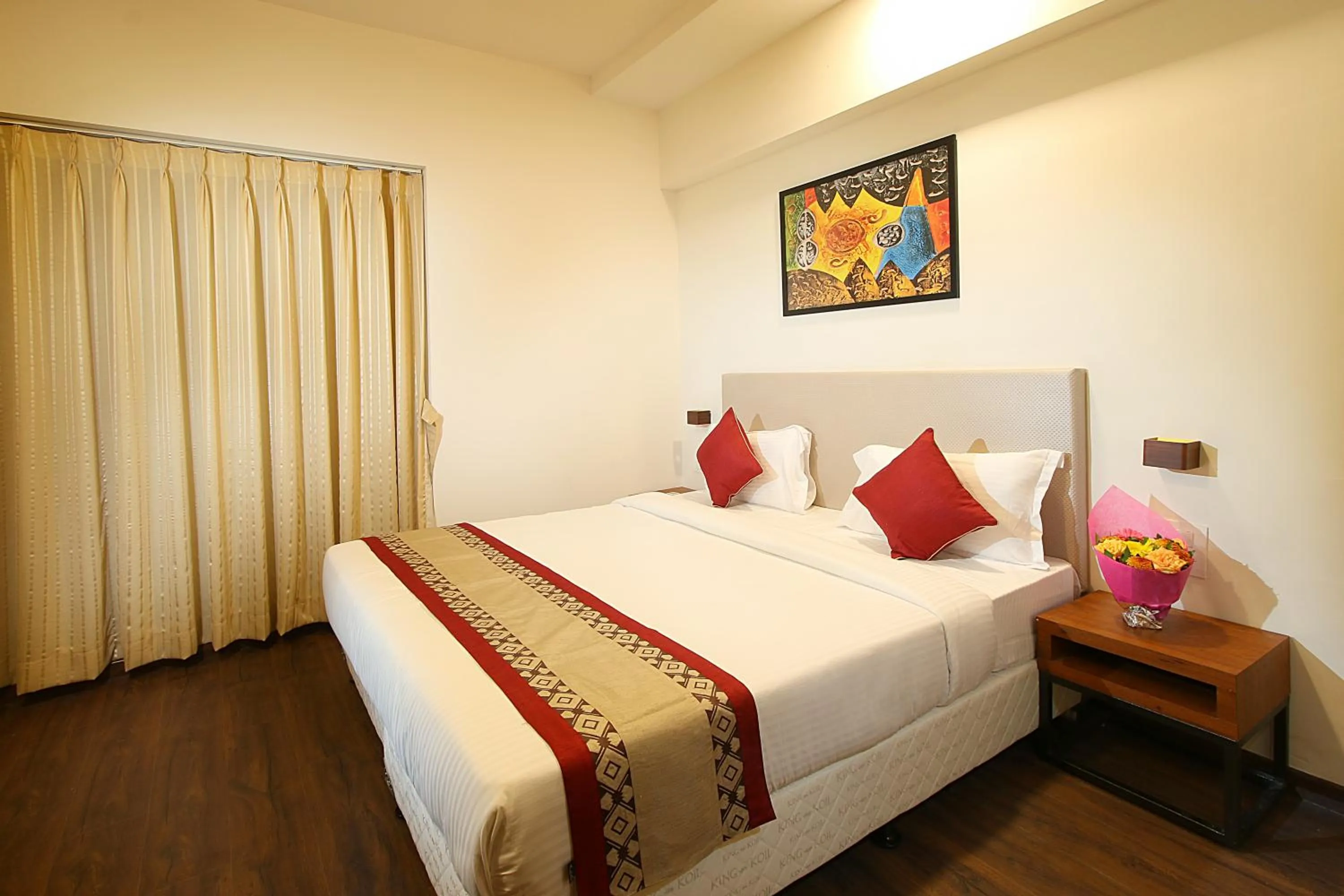 Bed in Mumbai House Luxury Apartments, Santacruz East