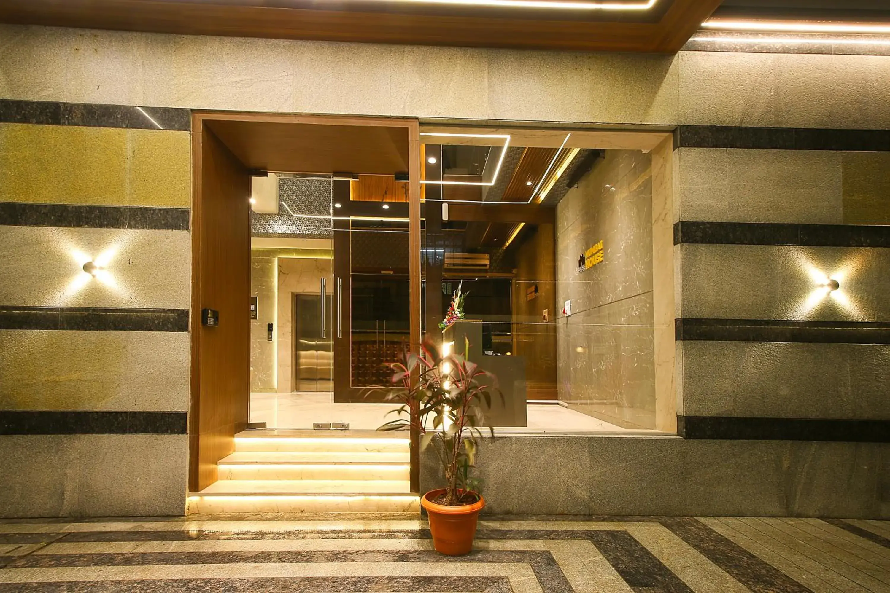 Property building in Mumbai House Luxury Apartments, Santacruz East Property building in Mumbai House Luxury Apartments, Santacruz East