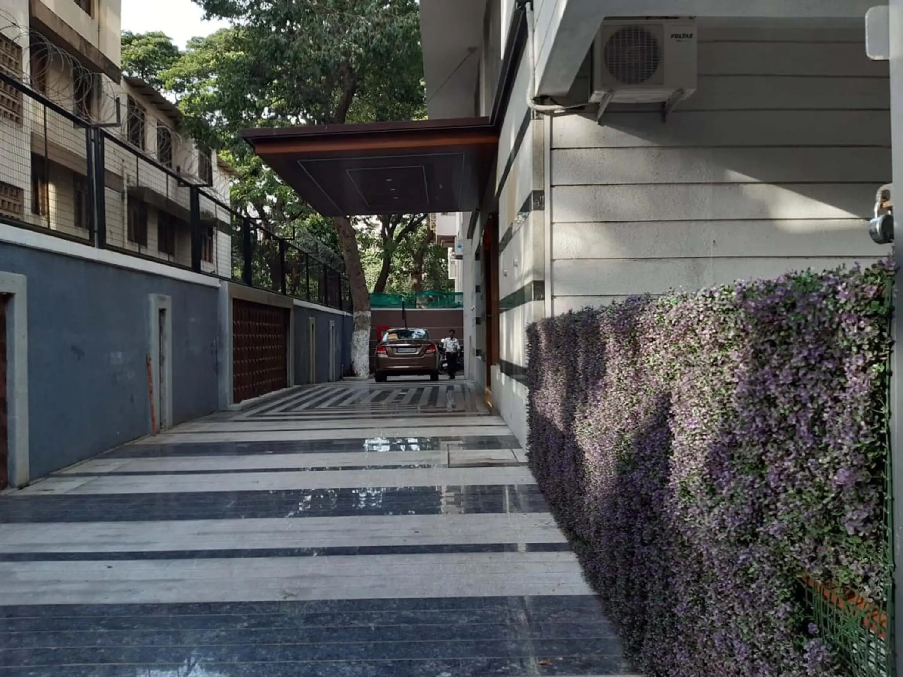 Facade/entrance in Mumbai House Luxury Apartments, Santacruz East Facade/entrance in Mumbai House Luxury Apartments, Santacruz East