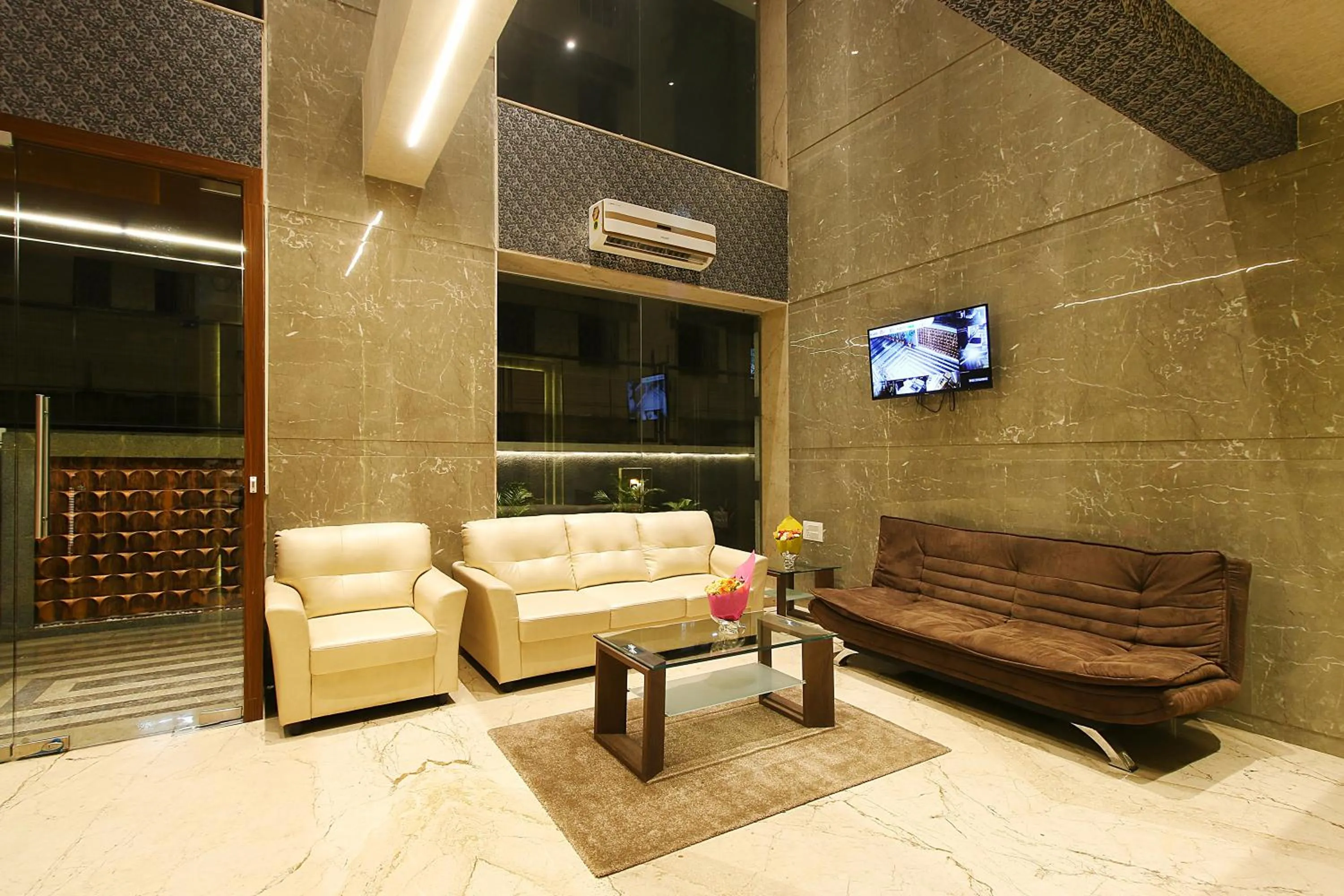 TV and multimedia in Mumbai House Luxury Apartments, Santacruz East