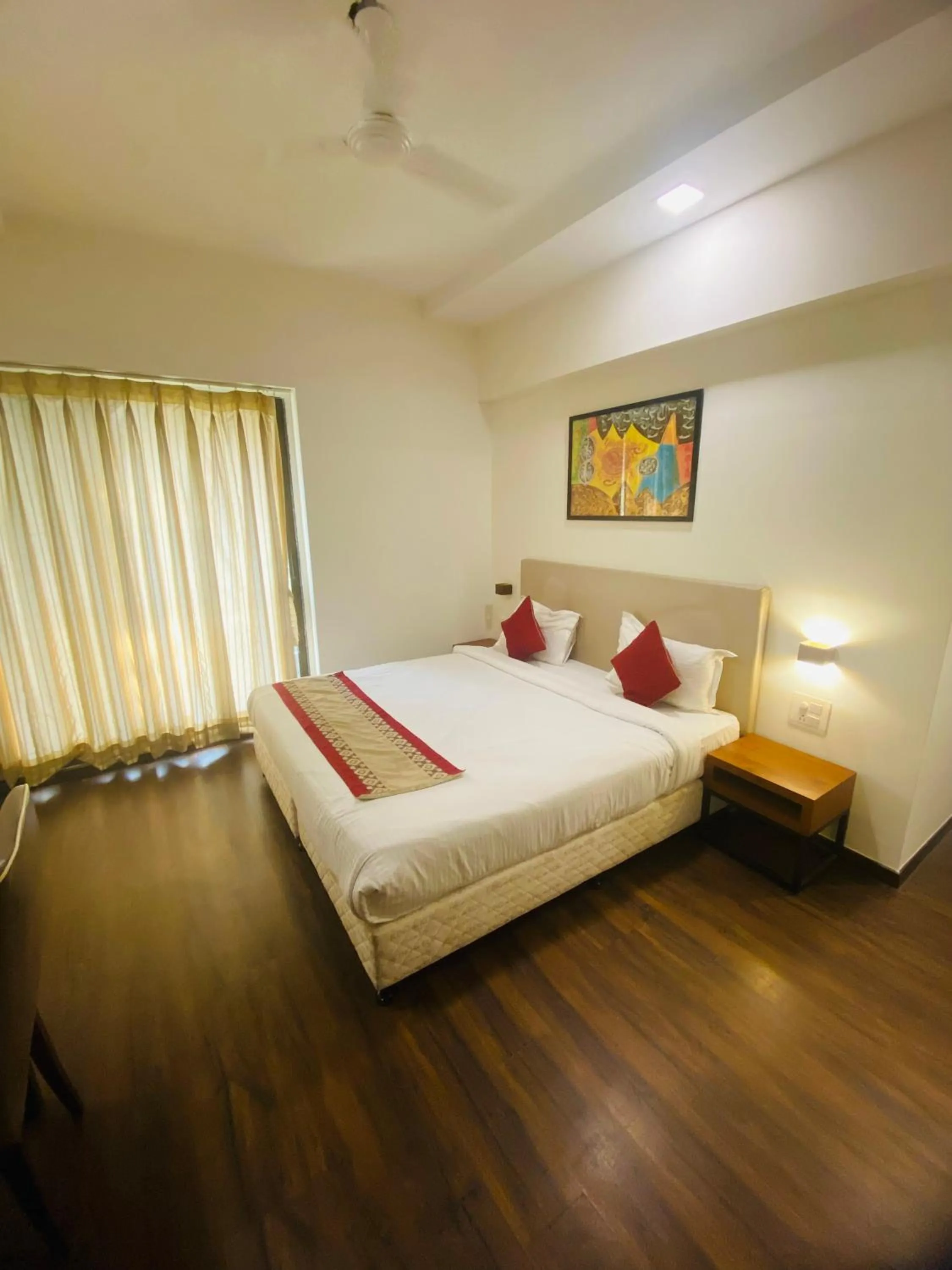 Property building, Bed in Mumbai House Luxury Apartments, Santacruz East