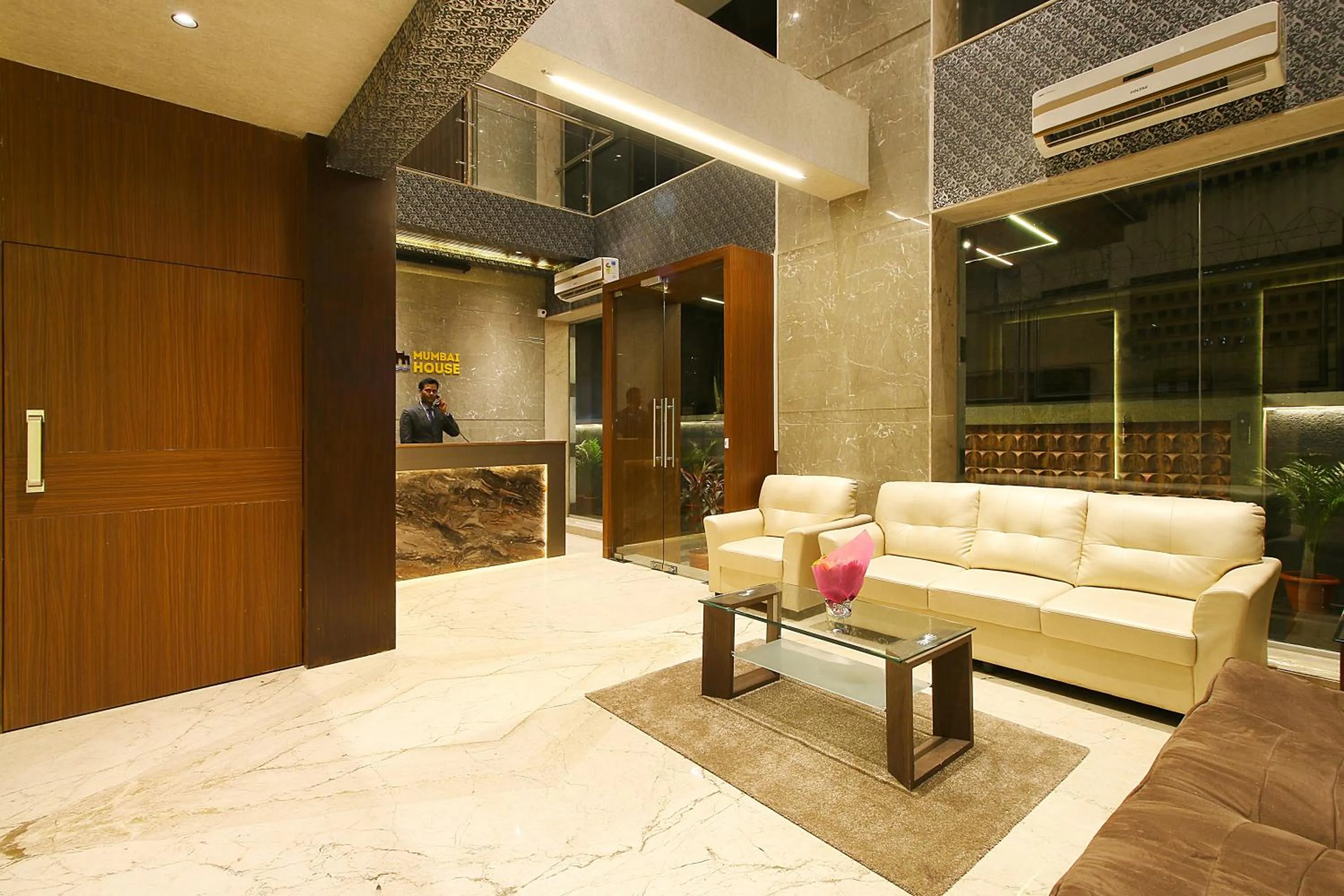 Seating area in Mumbai House Luxury Apartments, Santacruz East