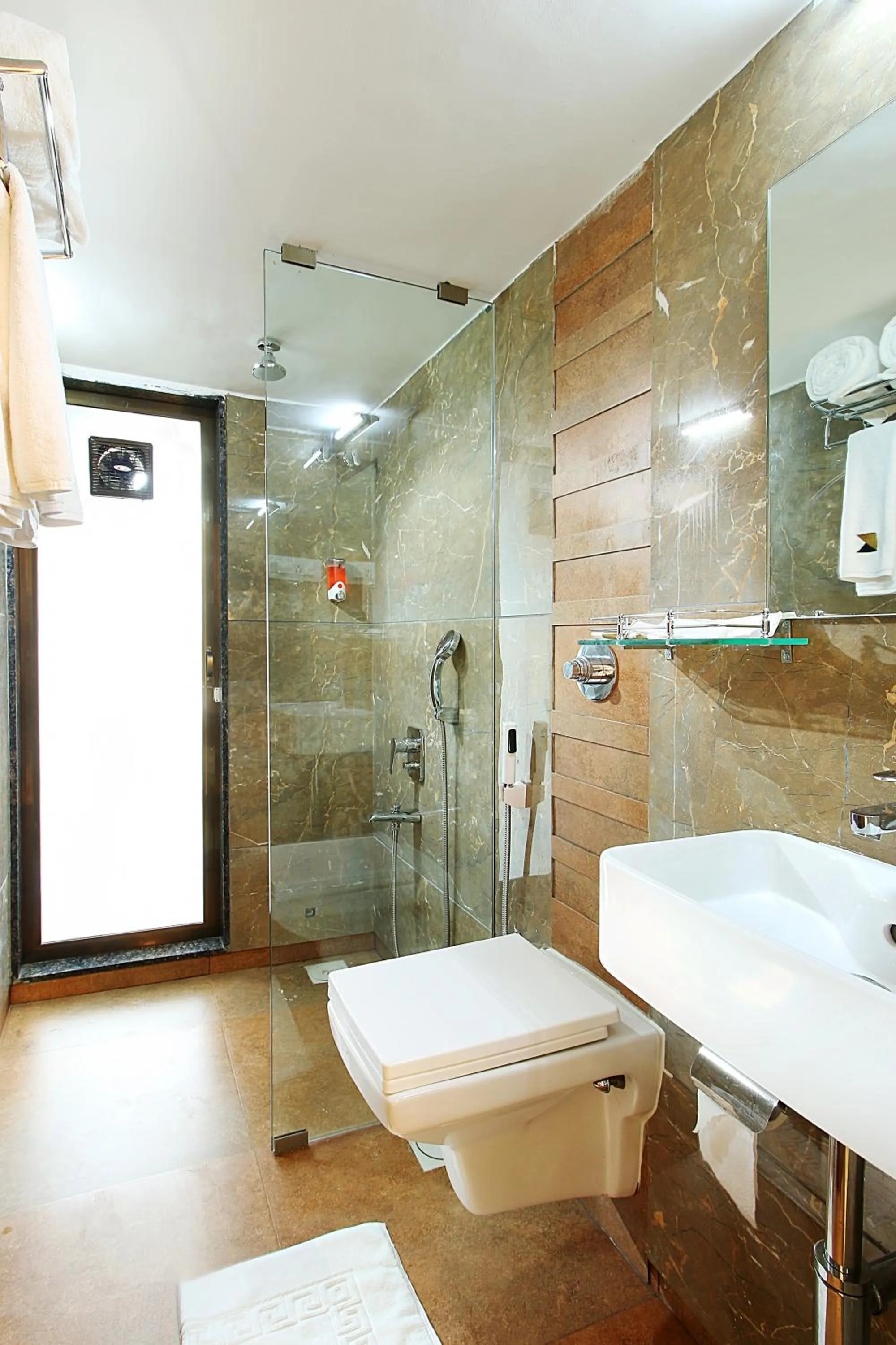 Bathroom in Mumbai House Luxury Apartments, Santacruz East