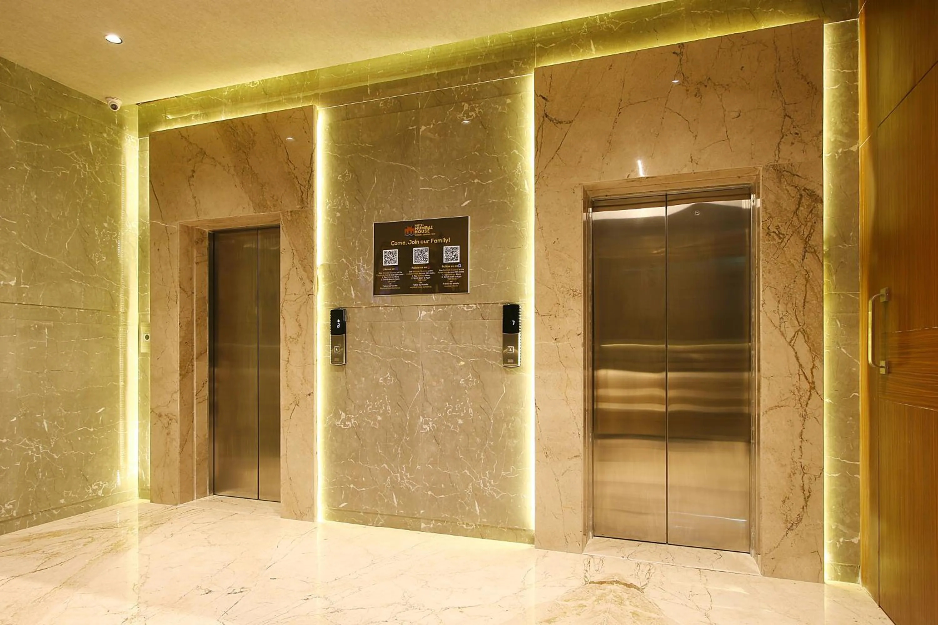elevator in Mumbai House Luxury Apartments, Santacruz East