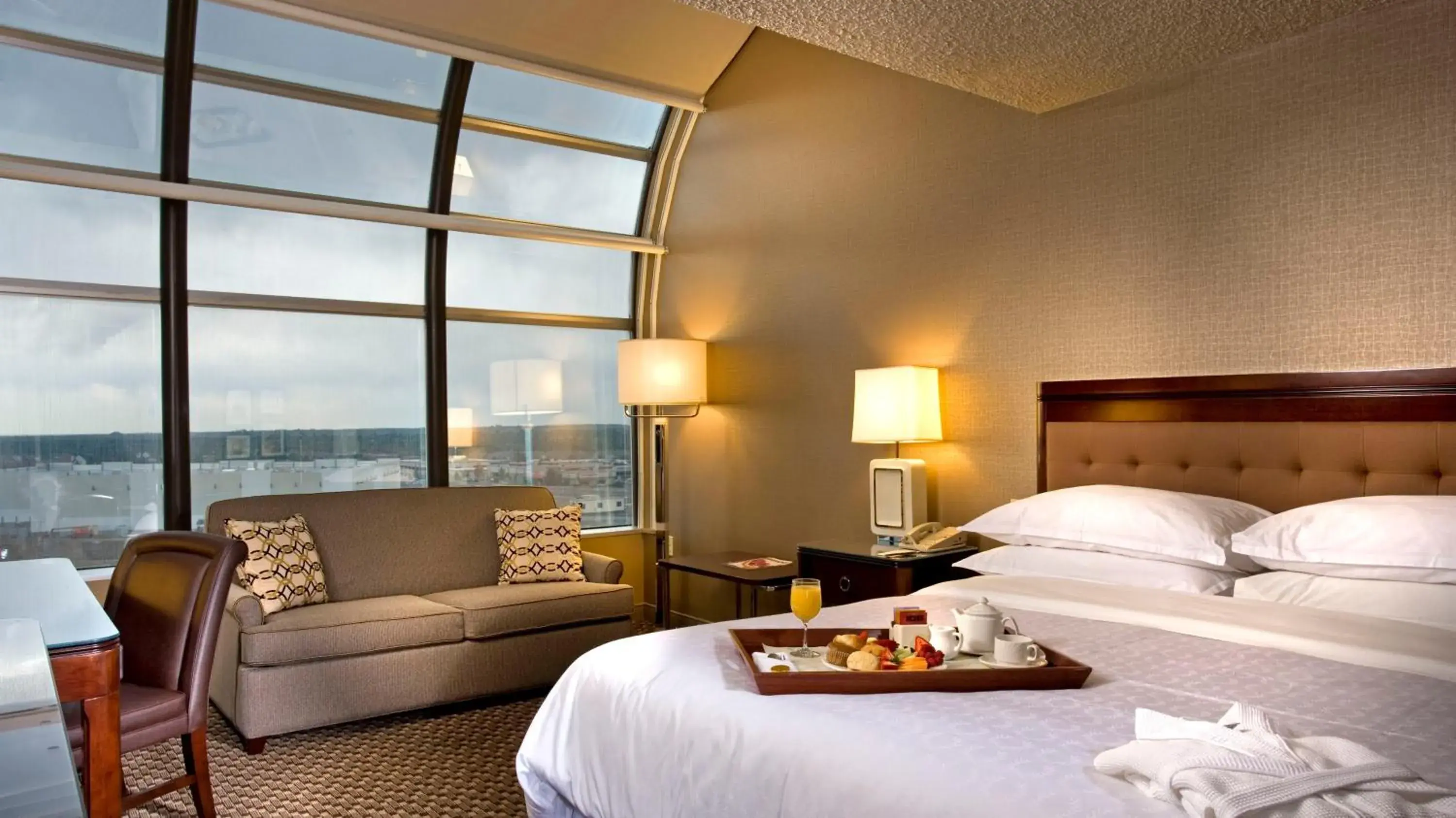 King Room with Sofa Bed and Sky View - High Floor in Sheraton Hotel Denver Tech Center King Room with Sofa Bed and Sky View - High Floor in Sheraton Hotel Denver Tech Center