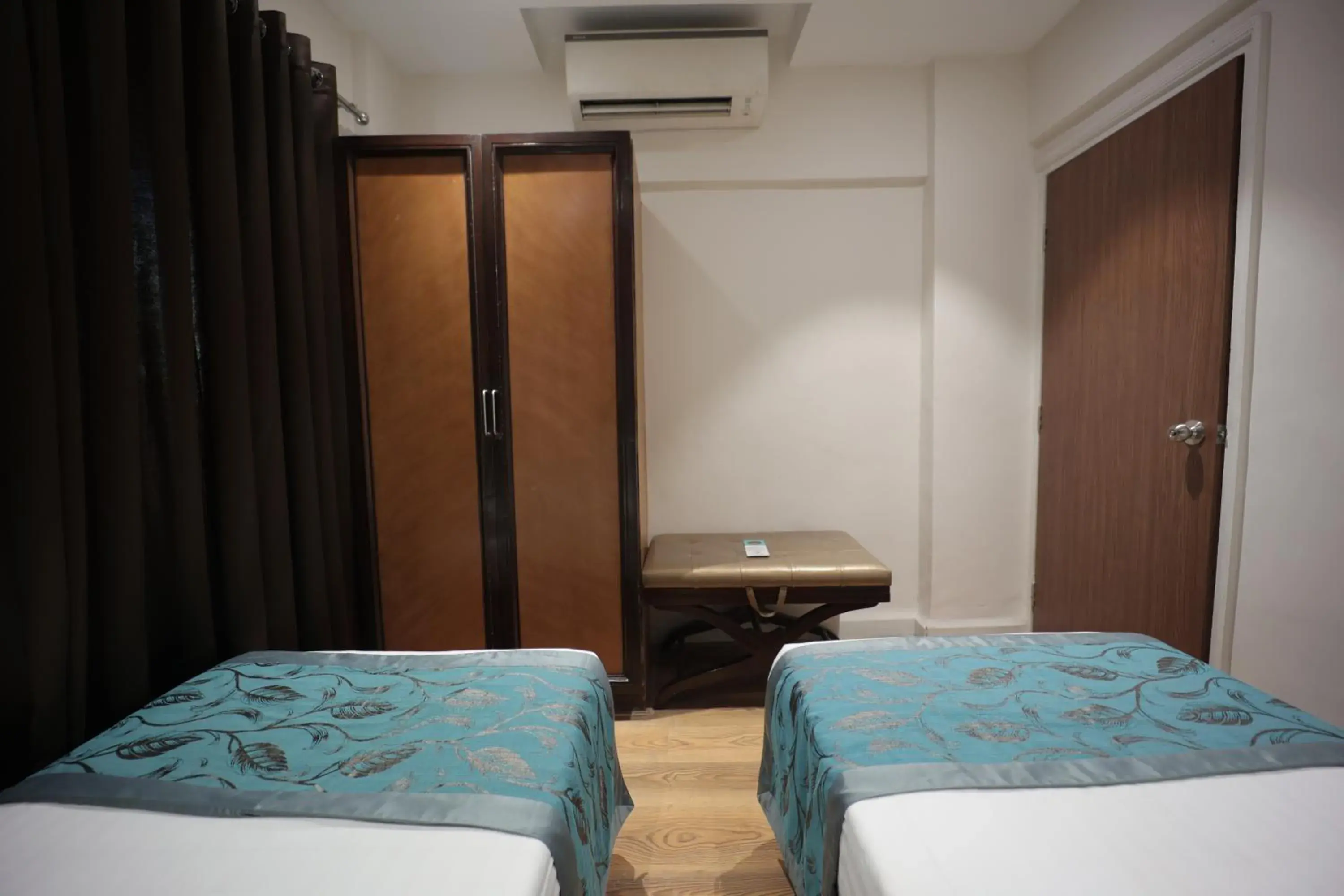 wardrobe, Bed in The Byke Studio Pure Veg Apartment, Thane wardrobe, Bed in The Byke Studio Pure Veg Apartment, Thane