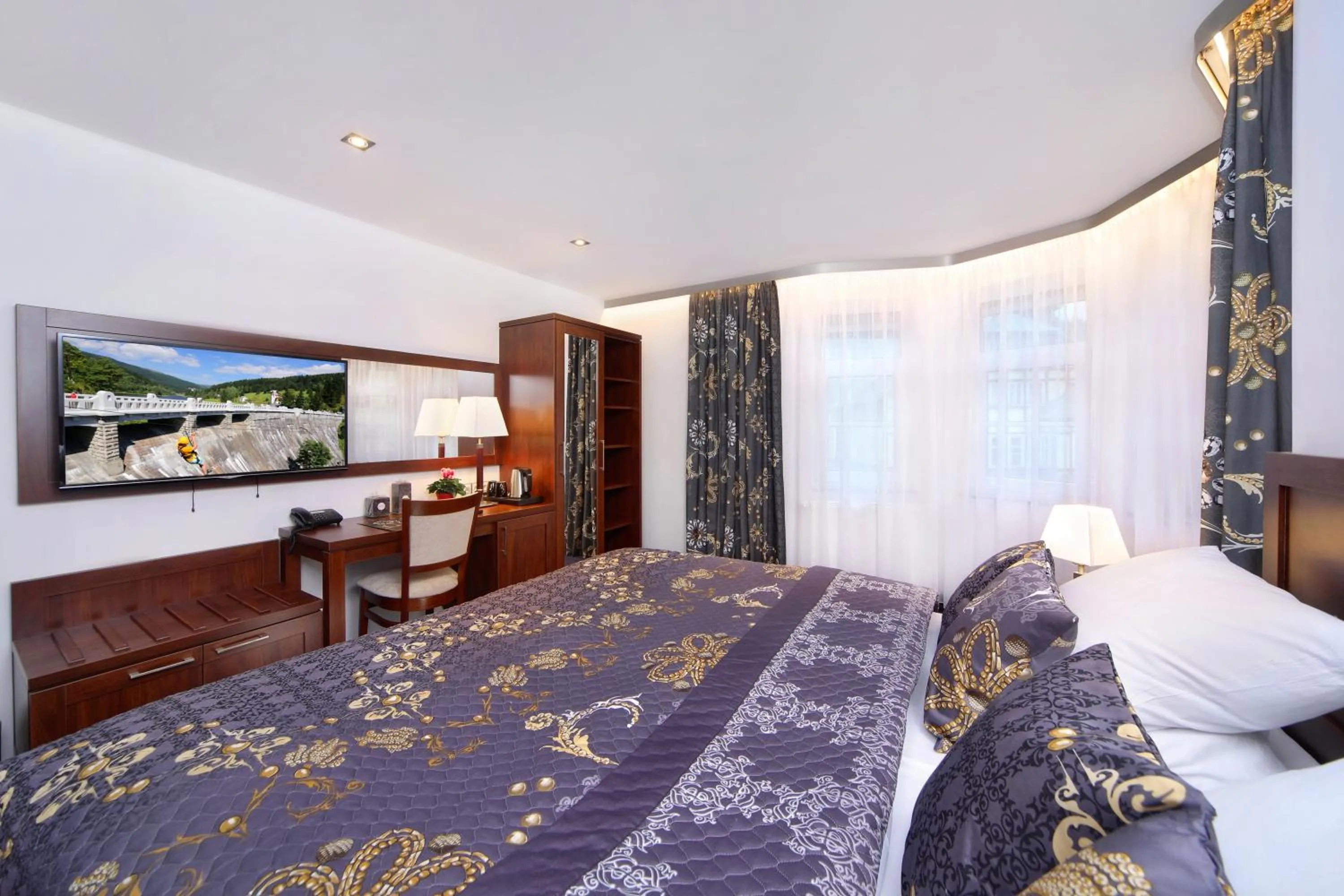 Bedroom, Bed in Hotel Central 1920