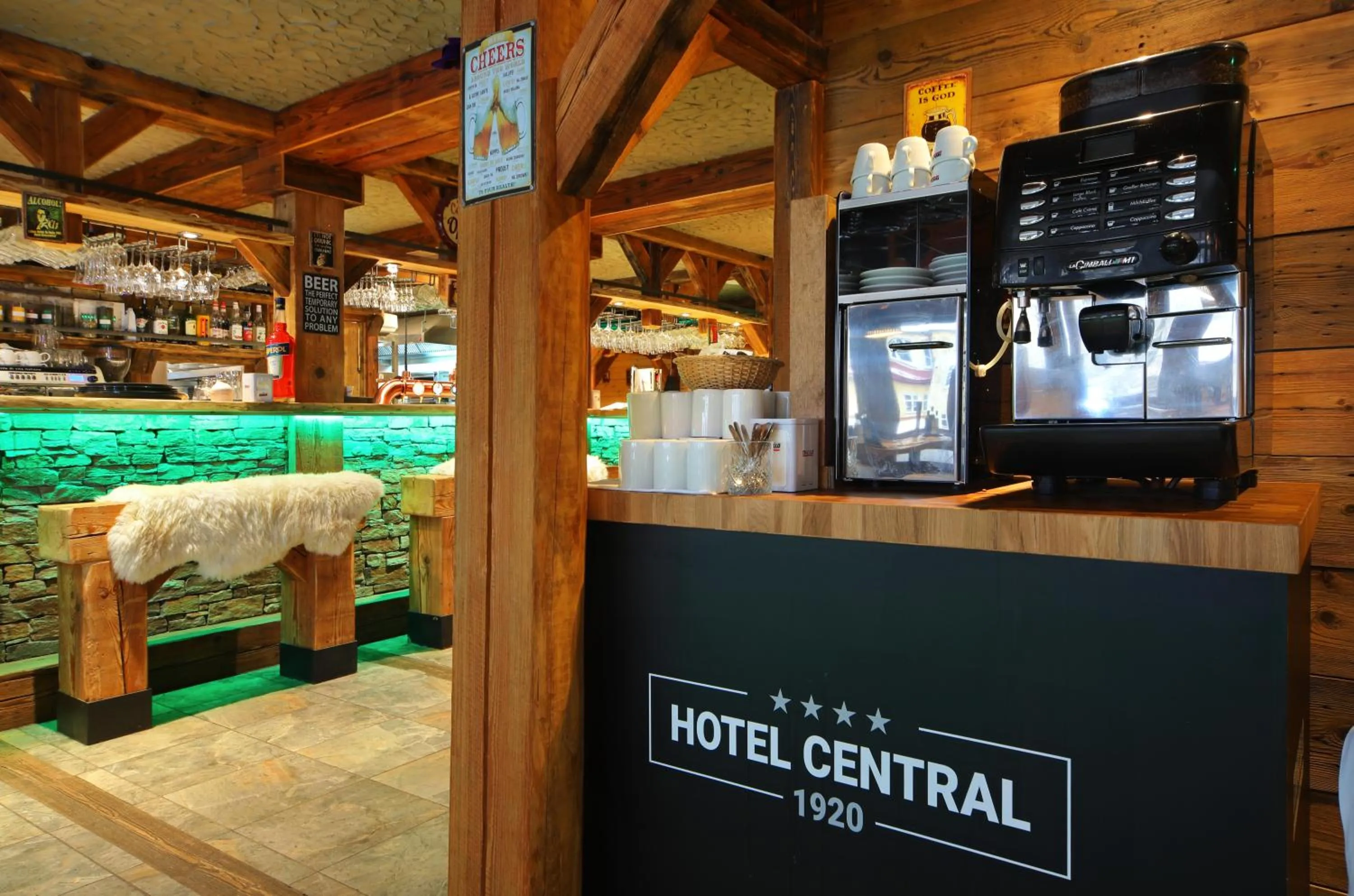 Buffet breakfast in Hotel Central 1920