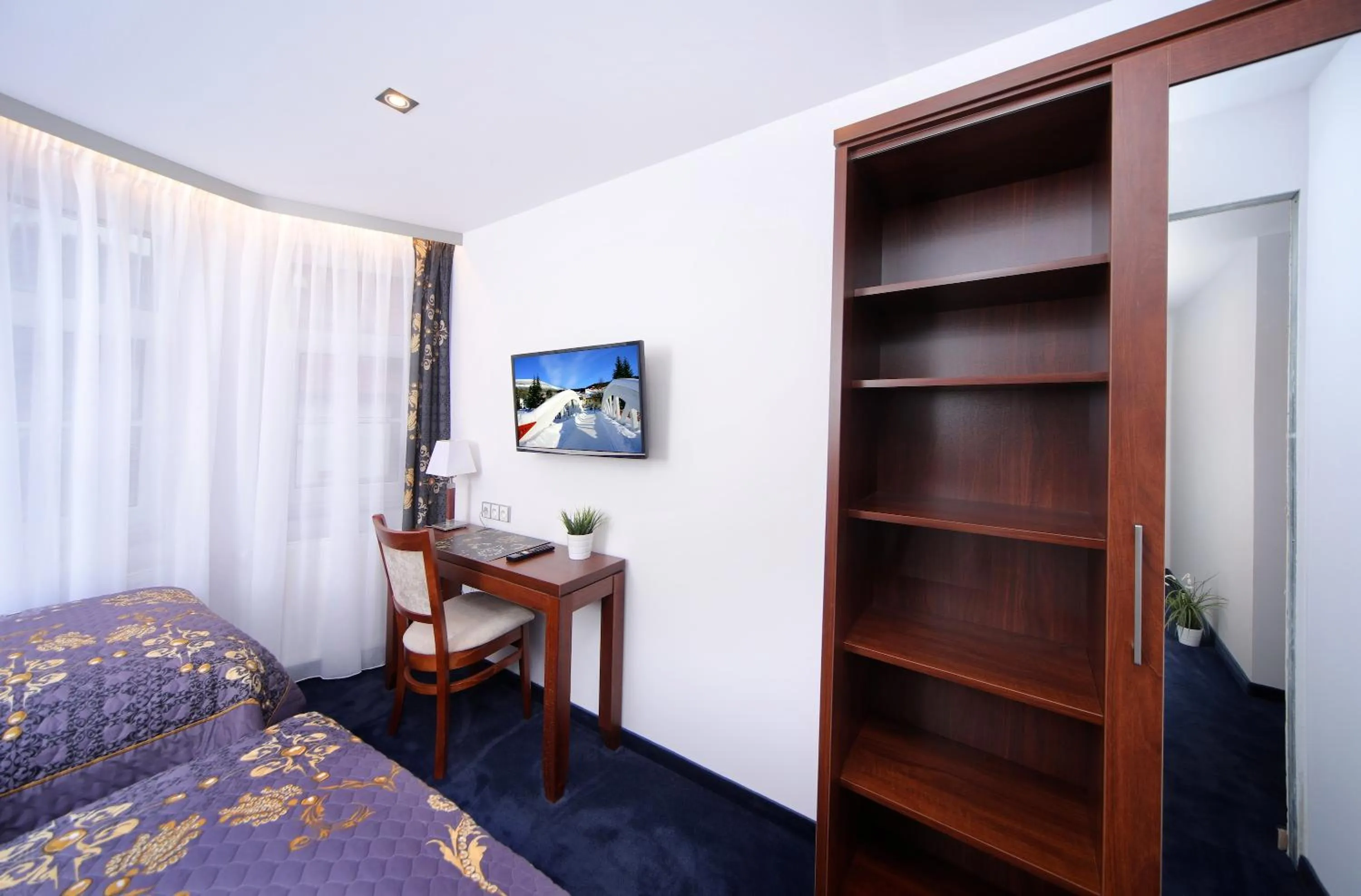 Bedroom, Bed in Hotel Central 1920