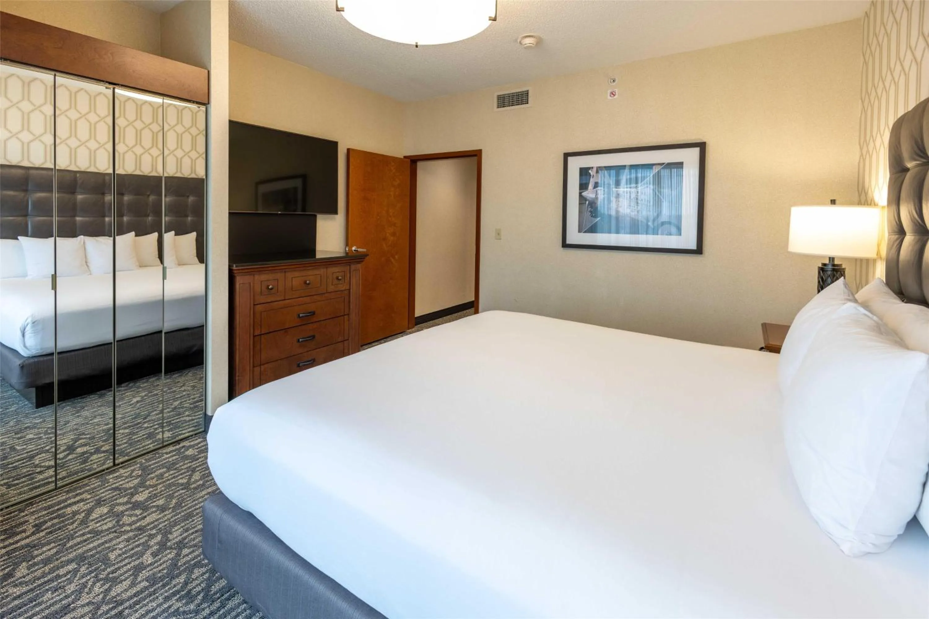 Bedroom, Bed in Drury Plaza Hotel St. Louis Chesterfield