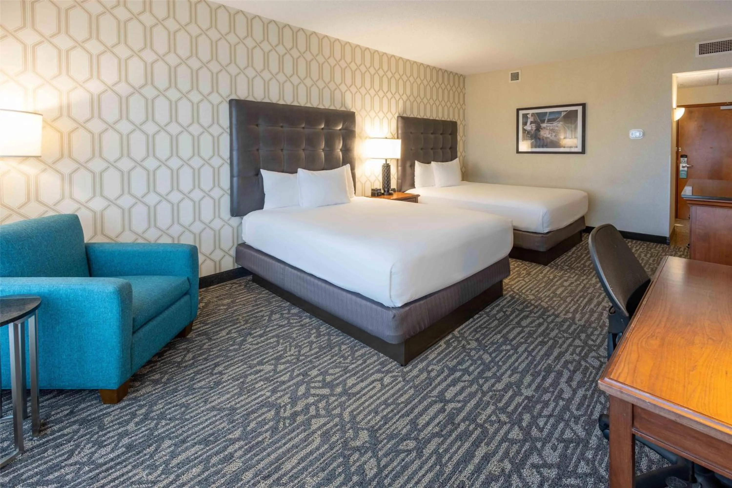 Bedroom, Bed in Drury Plaza Hotel St. Louis Chesterfield