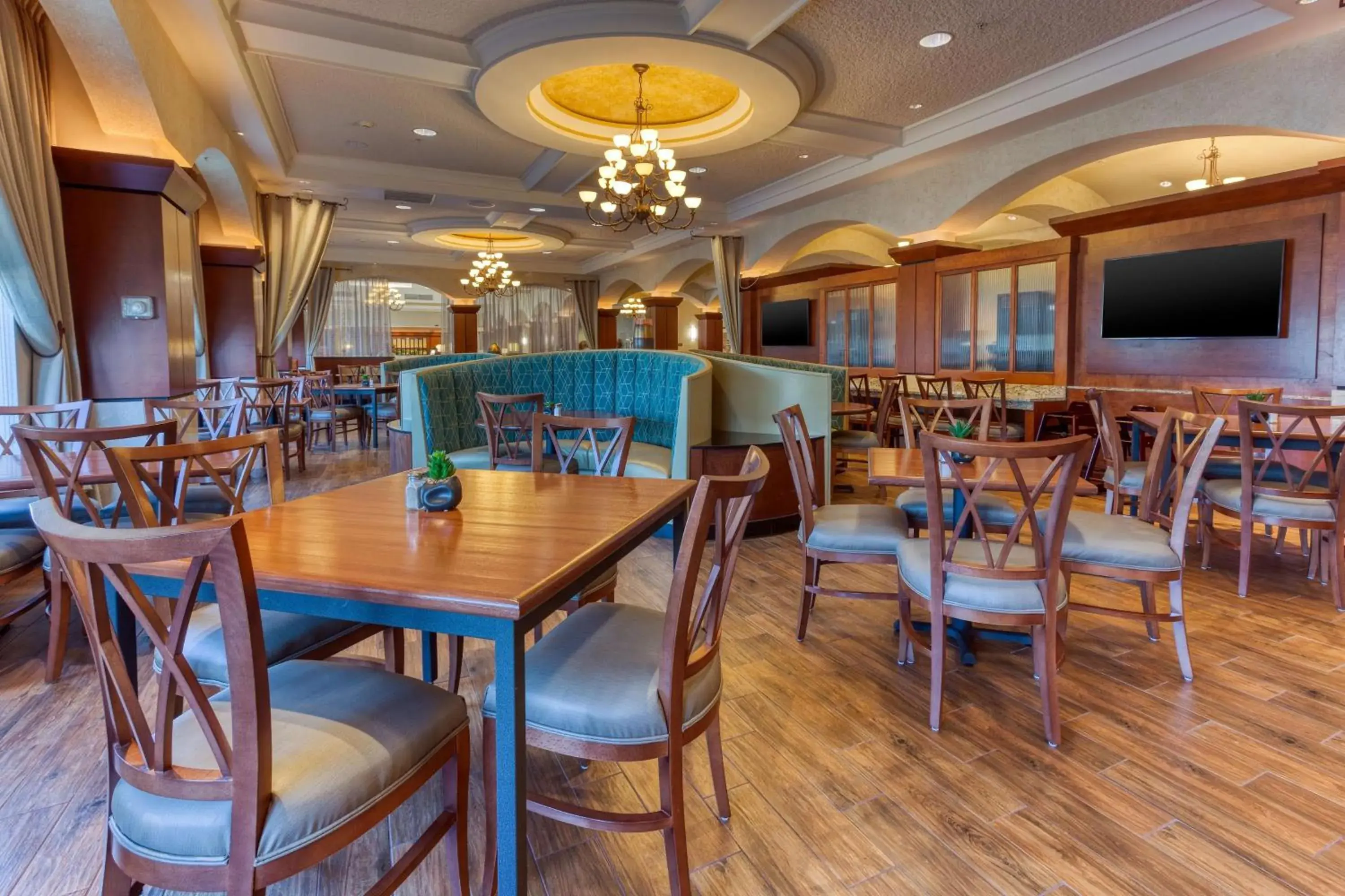 Restaurant/places to eat in Drury Plaza Hotel St. Louis Chesterfield Restaurant/places to eat in Drury Plaza Hotel St. Louis Chesterfield