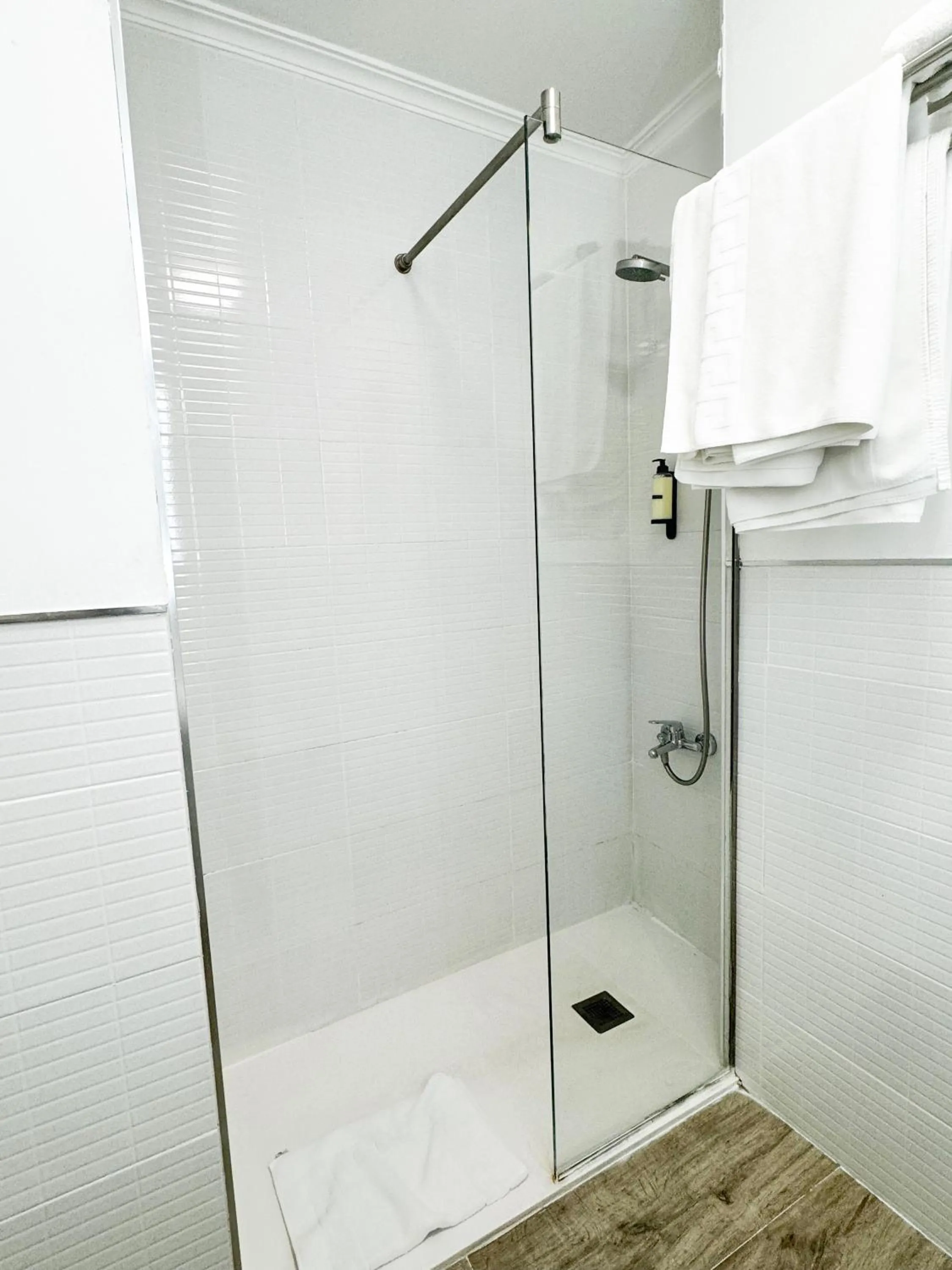 Shower in Hotel Plaza Mayor