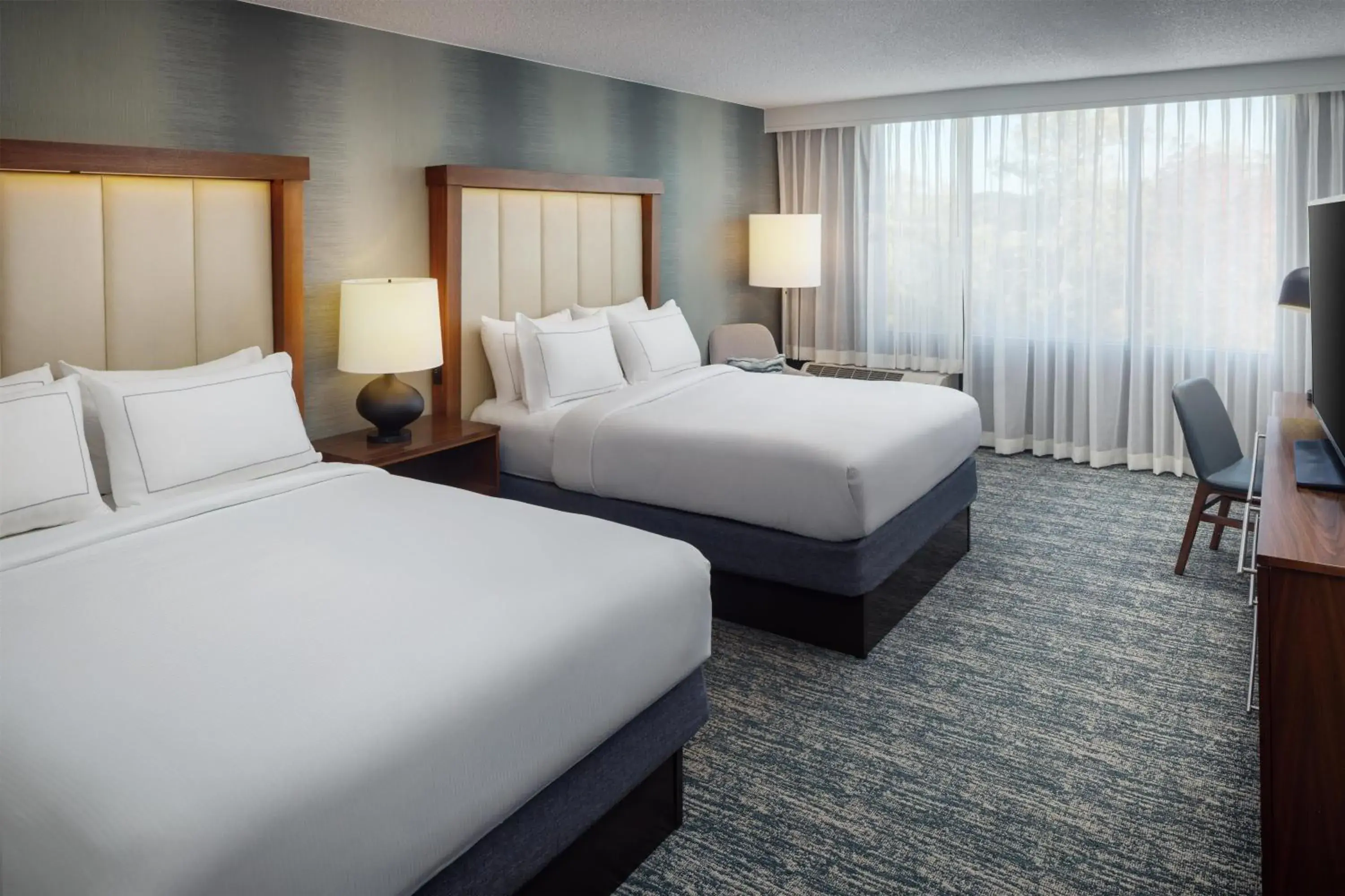 Queen Room with Two Queen Beds and Accessible Tub - Mobility and Hearing Access in DoubleTree by Hilton Boston-Andover Queen Room with Two Queen Beds and Accessible Tub - Mobility and Hearing Access in DoubleTree by Hilton Boston-Andover