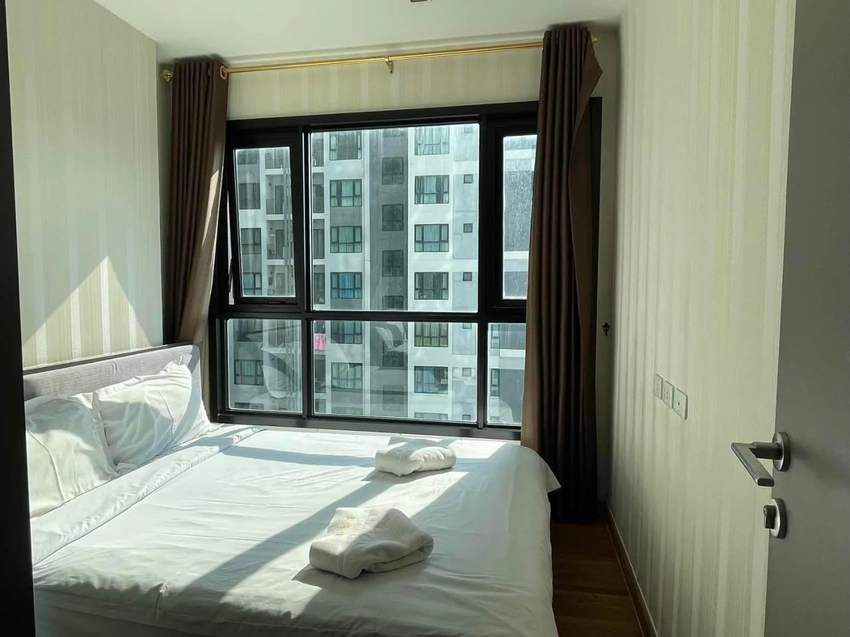 Bedroom, Bed in The Base Central Pattaya Thai