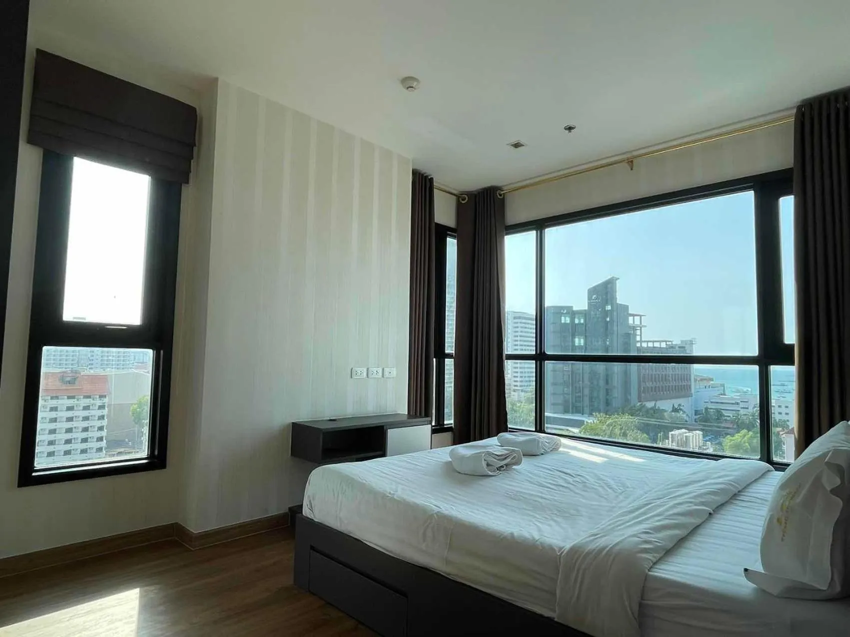 Bedroom, Bed in The Base Central Pattaya Thai