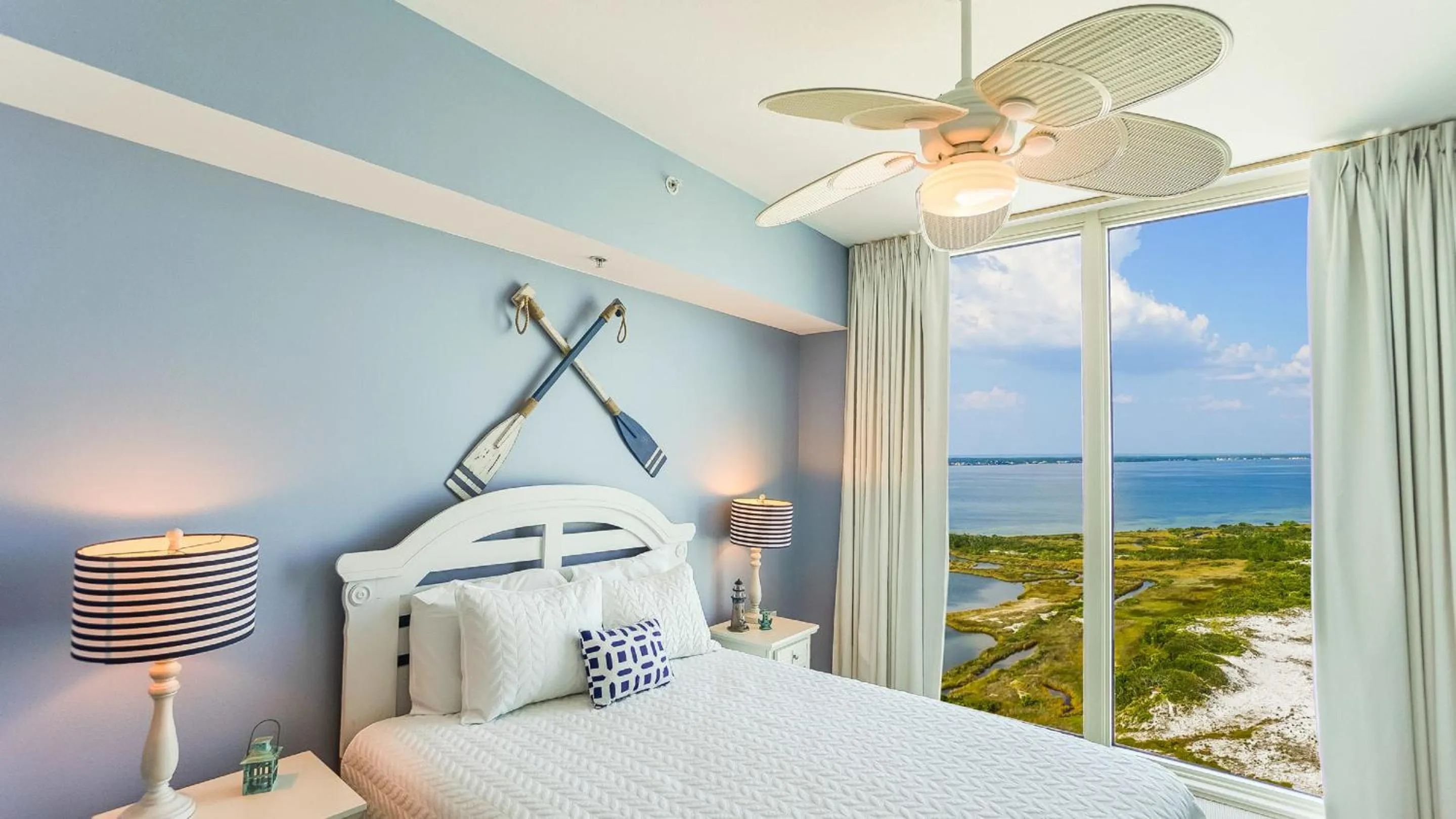 Bed in Portofino Island Resort