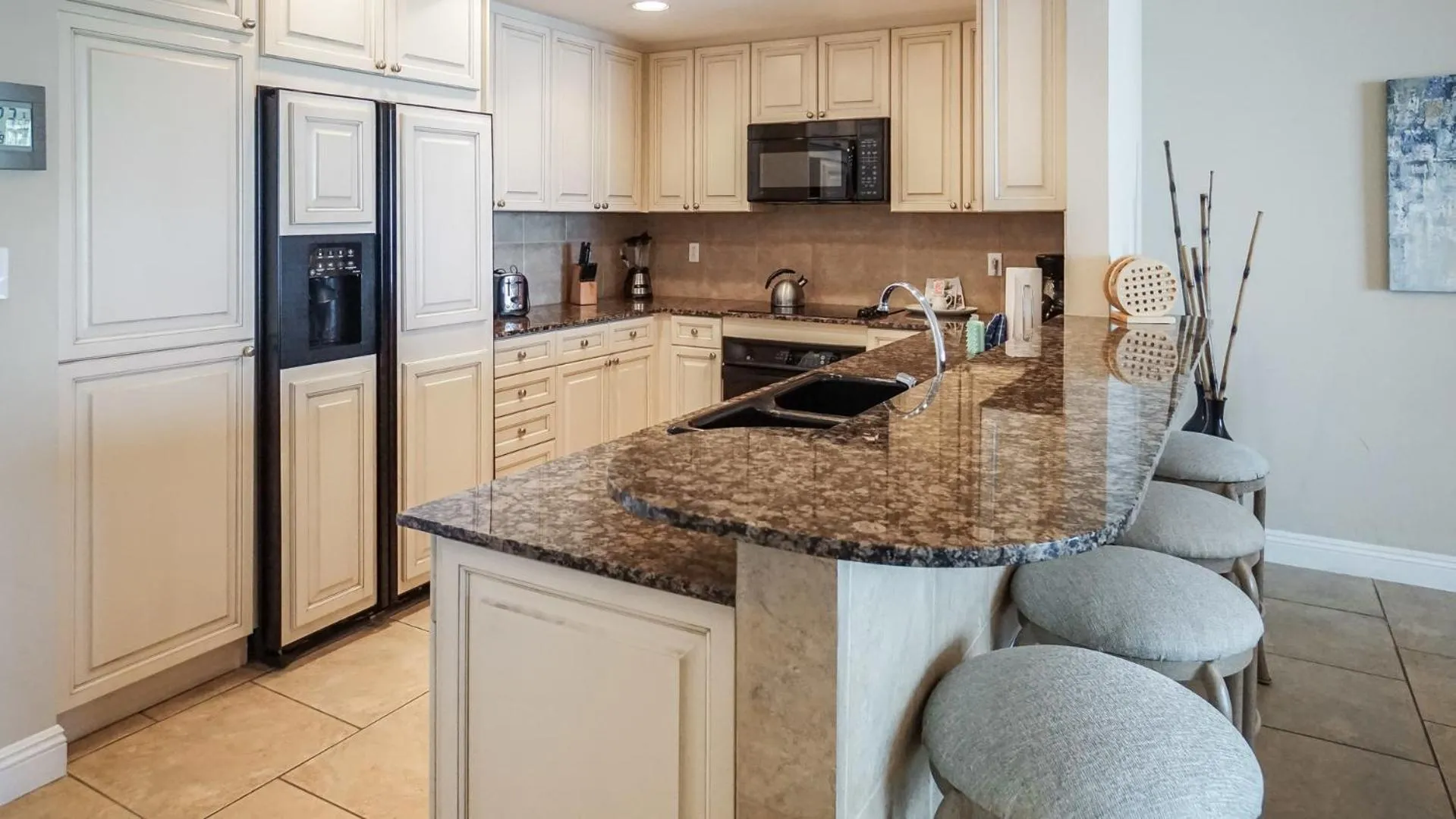 Kitchen or kitchenette in Portofino Island Resort