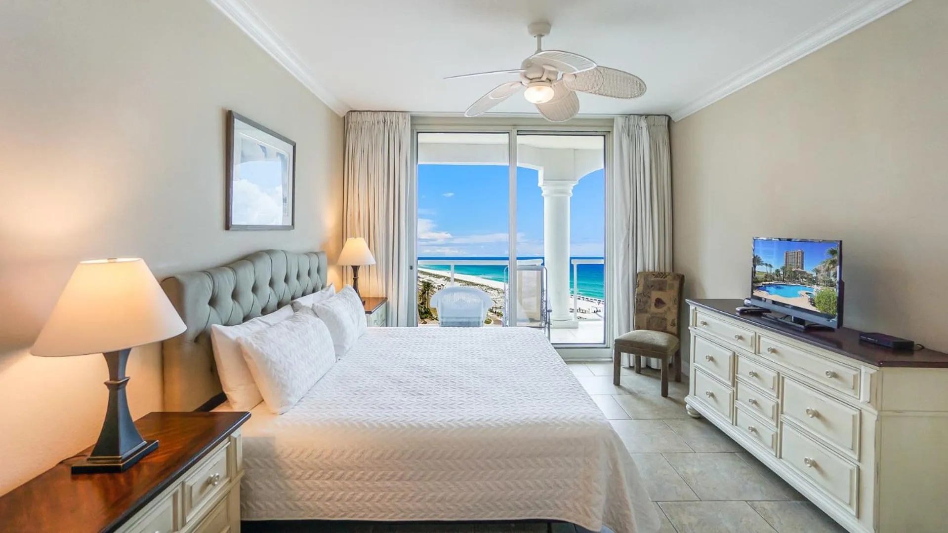 Bedroom, Bed in Portofino Island Resort