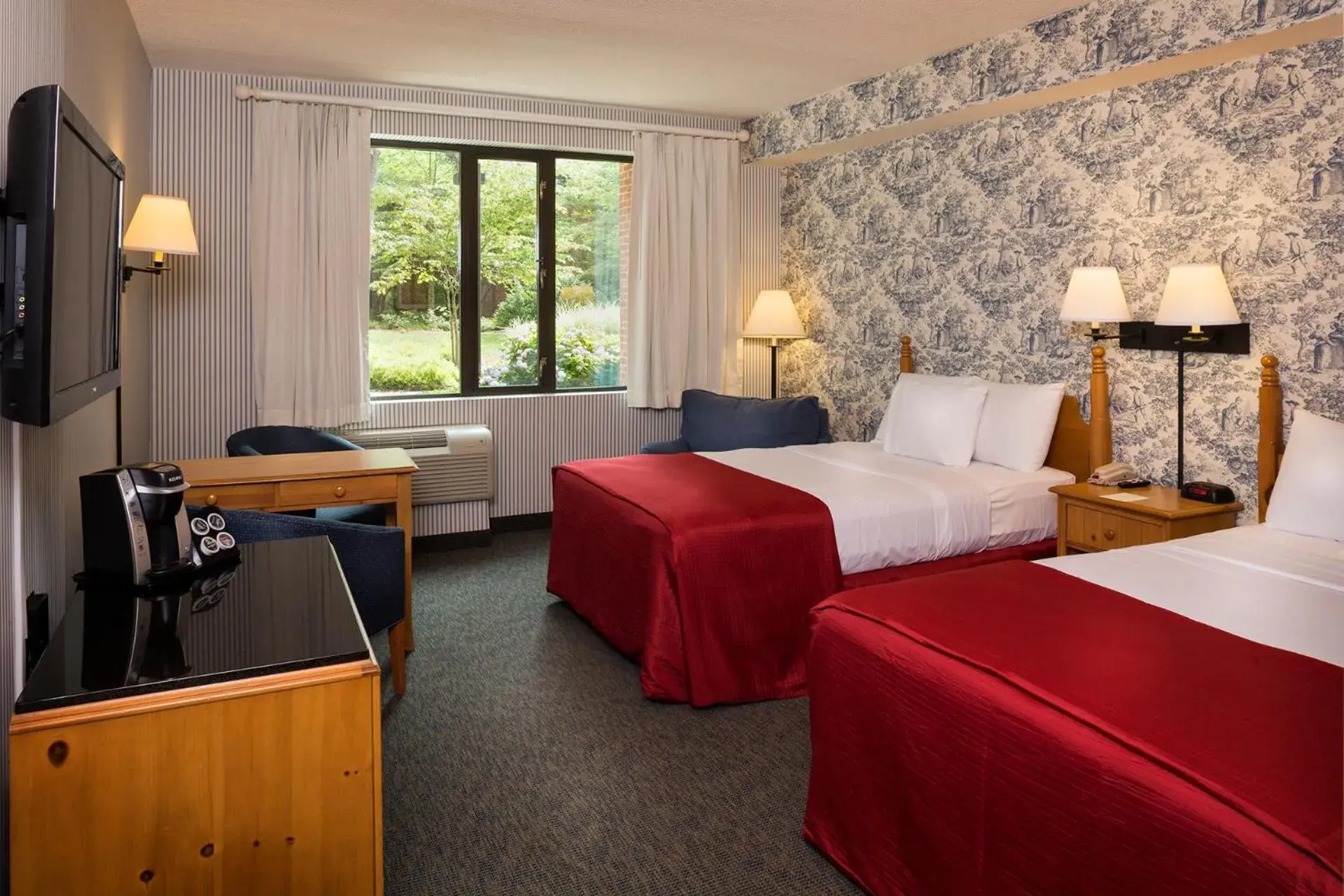 Double Room with Garden View in Williamsburg Woodlands Hotel & Suites, an official Colonial Williamsburg Hotel Double Room with Garden View in Williamsburg Woodlands Hotel & Suites, an official Colonial Williamsburg Hotel