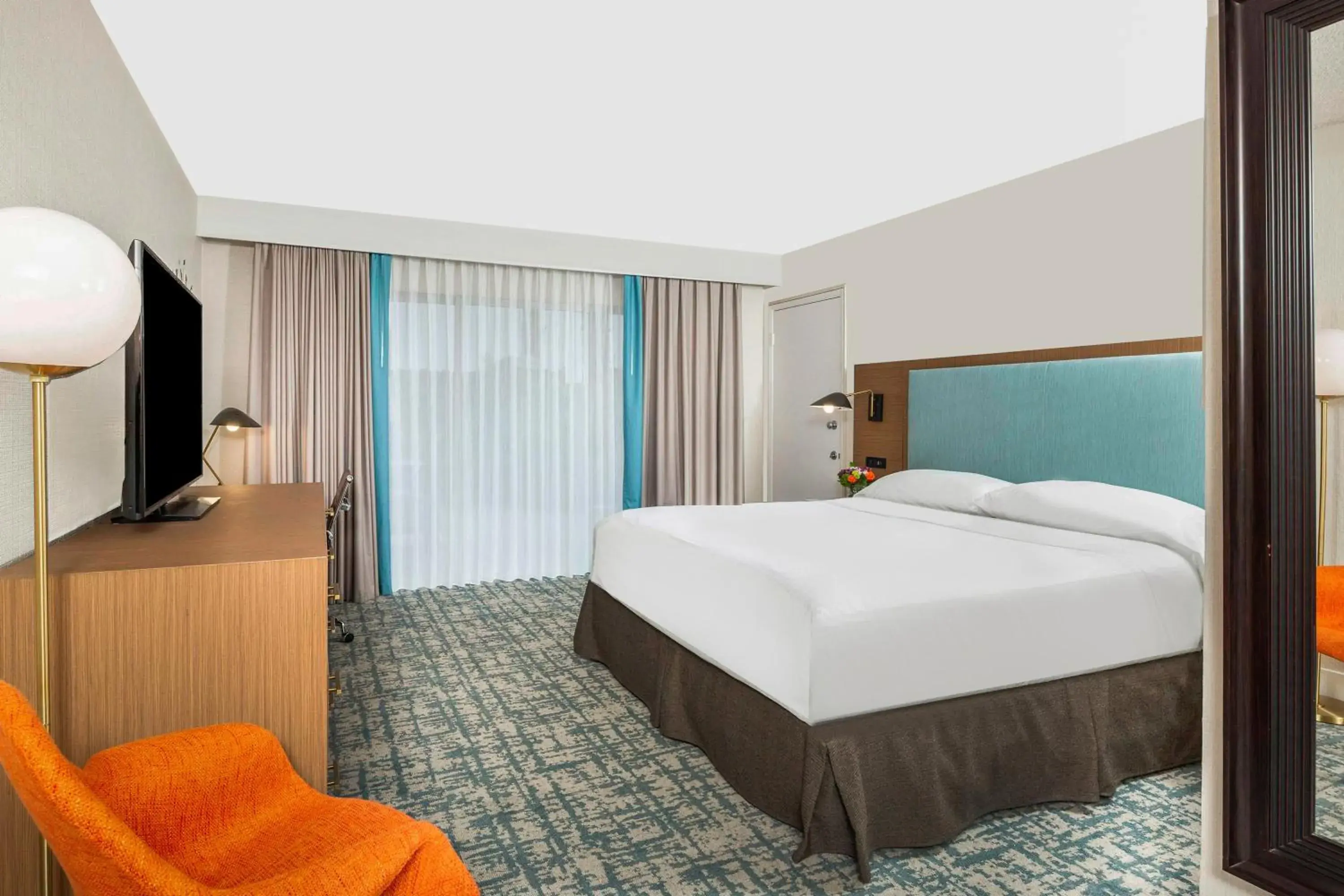 Standard King Room in Anaheim Hotel Standard King Room in Anaheim Hotel