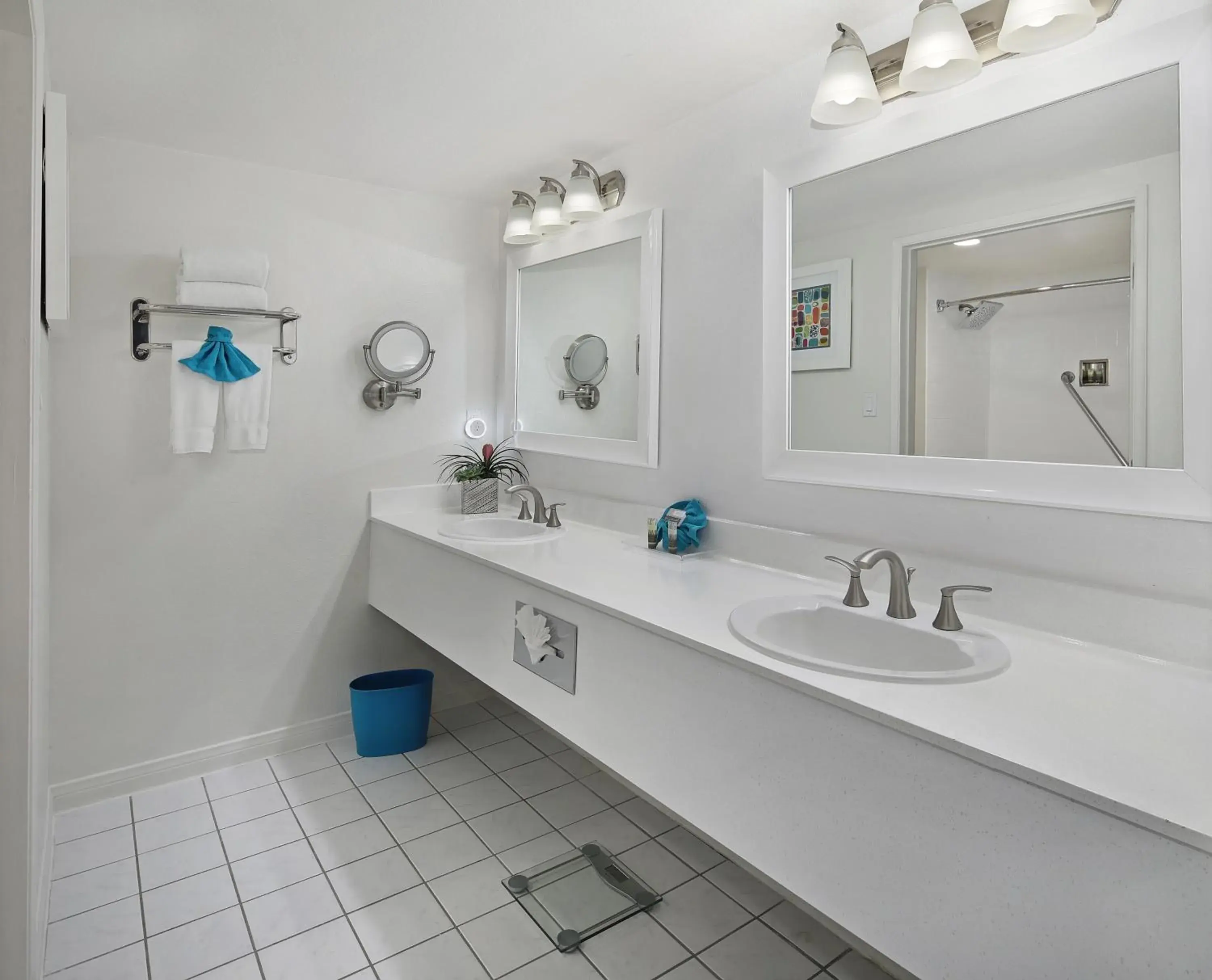 Executive Queen Room with Two Queen Beds in Anaheim Hotel Executive Queen Room with Two Queen Beds in Anaheim Hotel