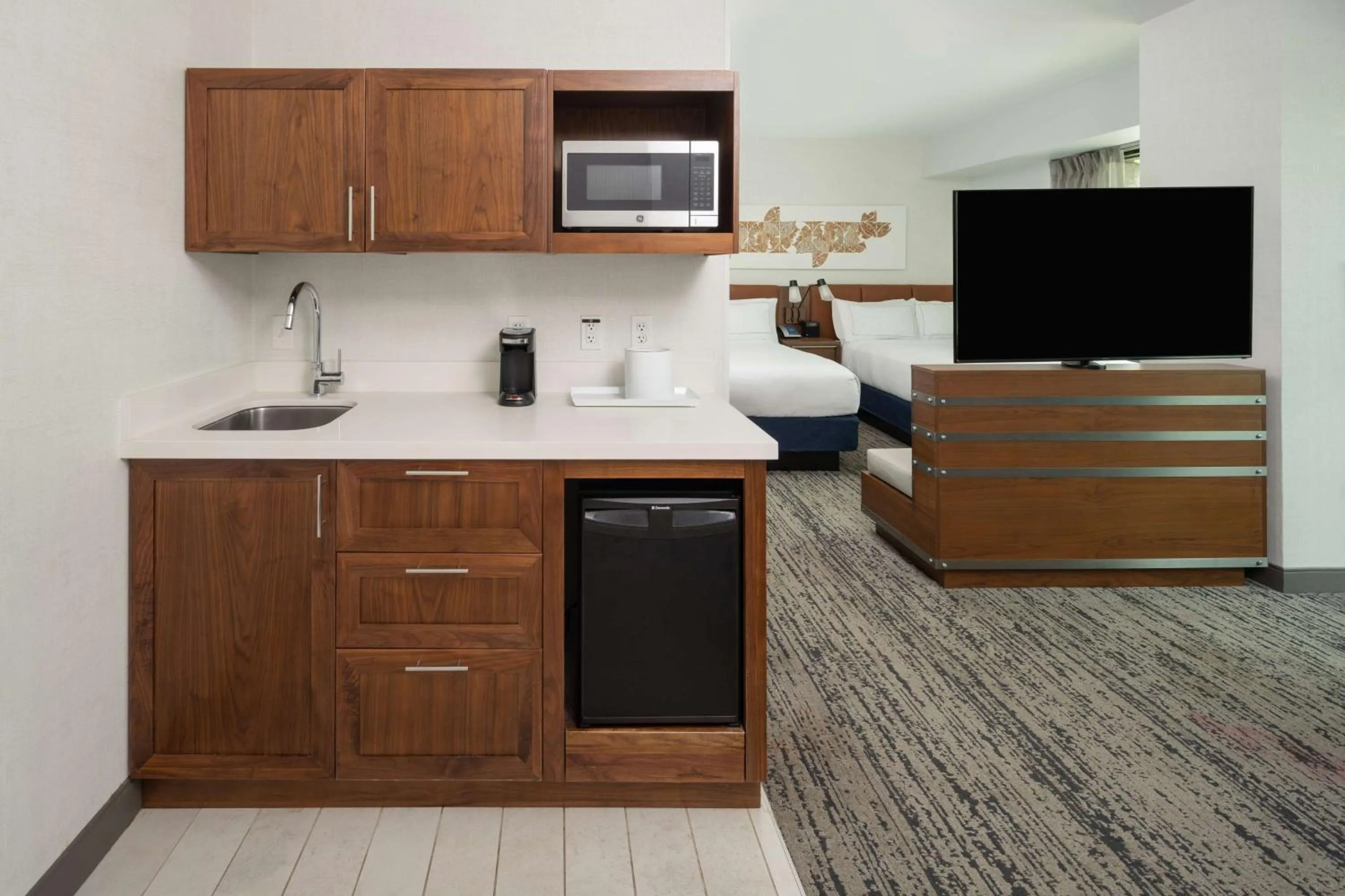 Kitchen or kitchenette in Hilton Fairfax, Va