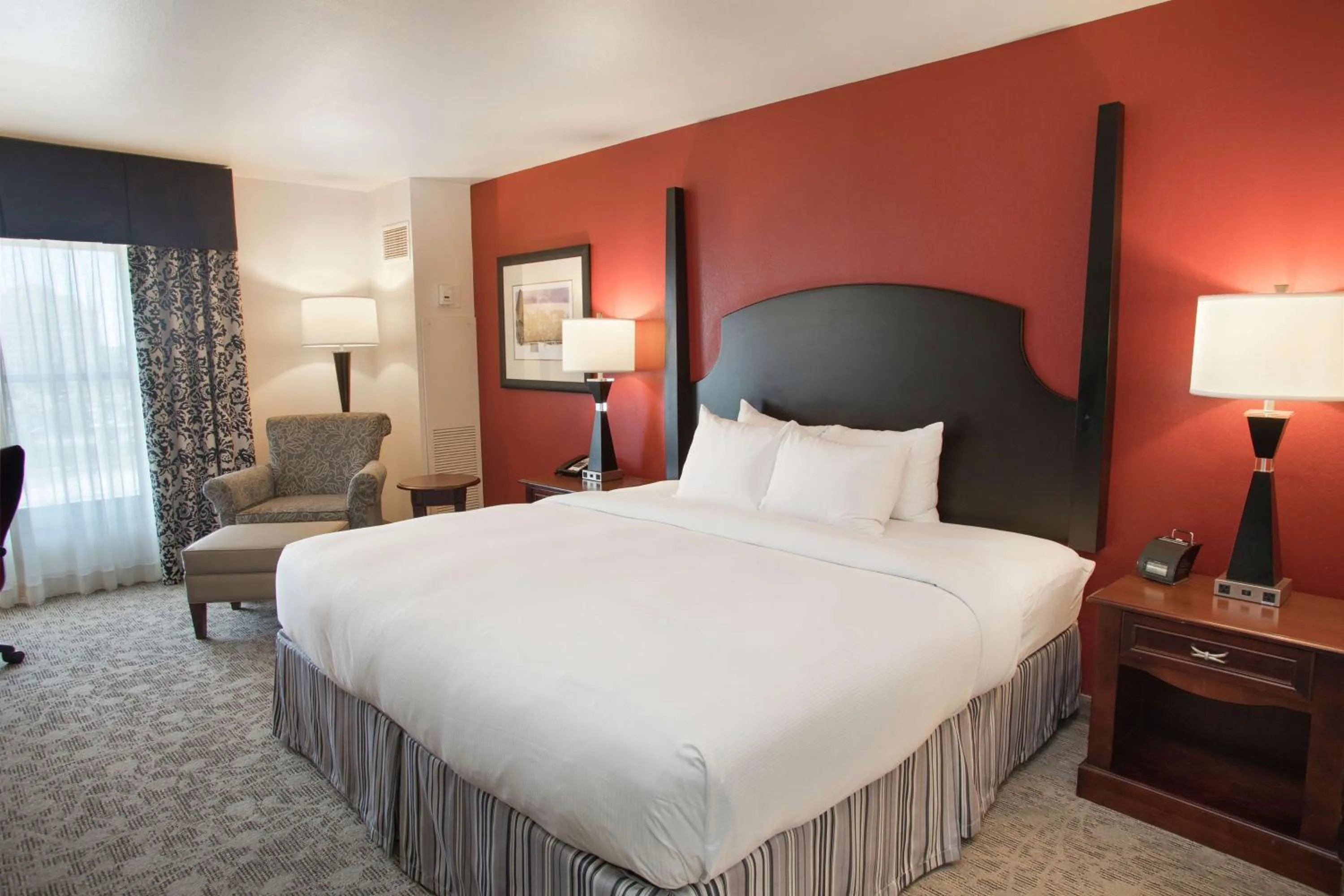 Bed in President Abraham Lincoln - A Doubletree by Hilton Hotel