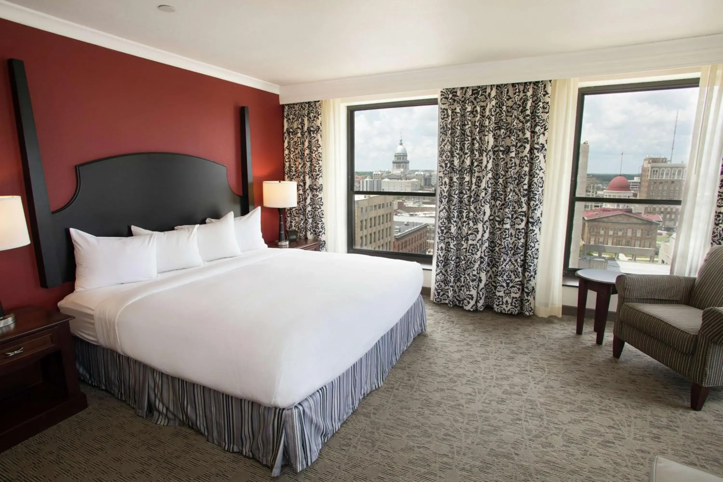 Corner King Room with City View in President Abraham Lincoln - A Doubletree by Hilton Hotel Corner King Room with City View in President Abraham Lincoln - A Doubletree by Hilton Hotel