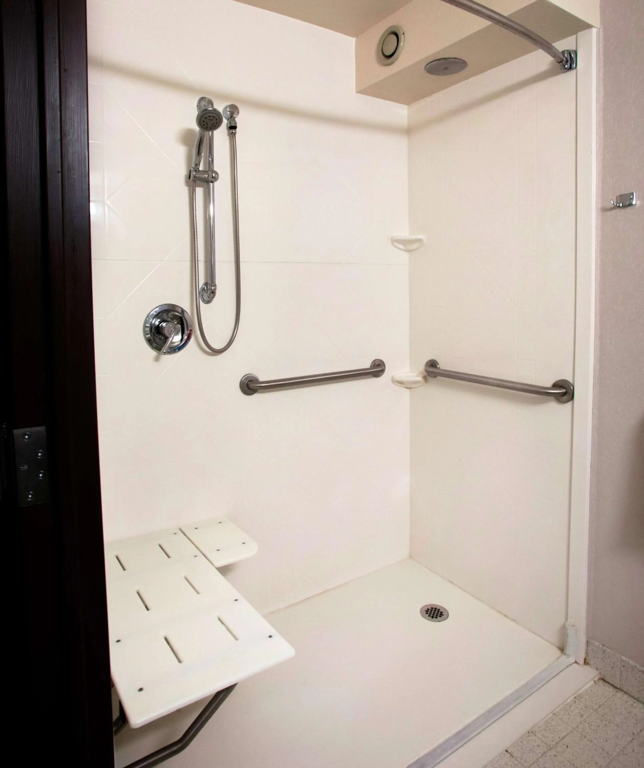 Bathroom in President Abraham Lincoln - A Doubletree by Hilton Hotel