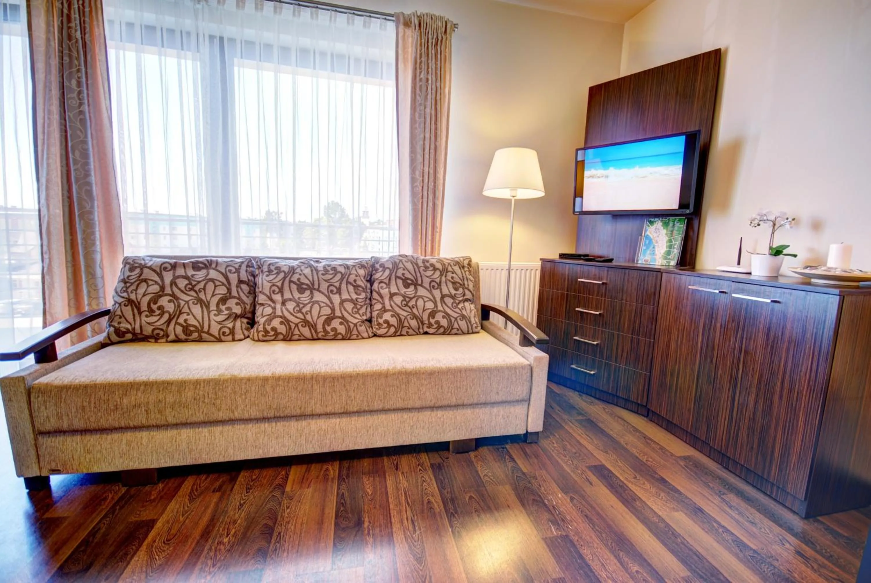 Seating area, Bed in HelApart - Foka