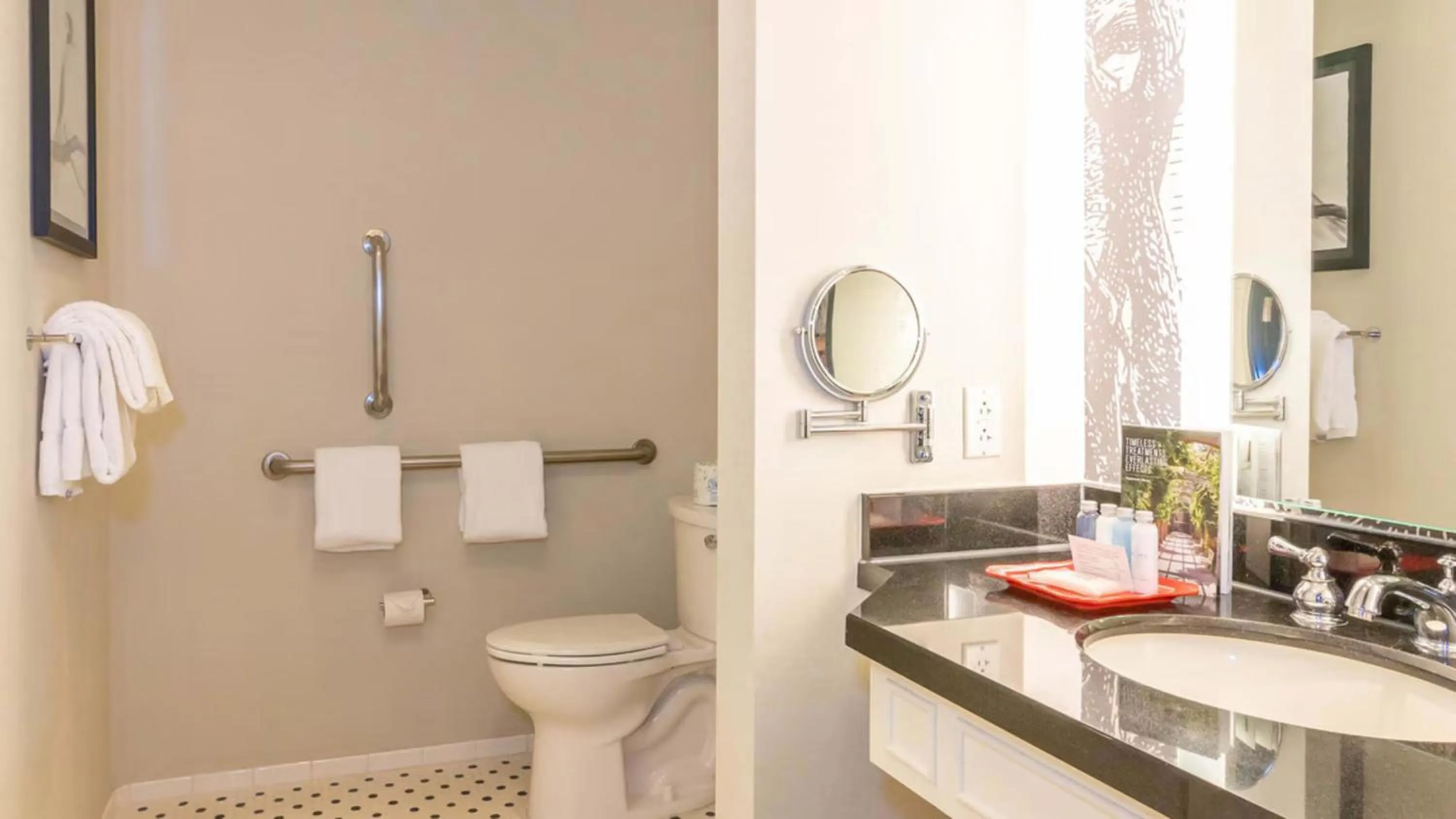Bathroom in Williamsburg Lodge, Autograph Collection