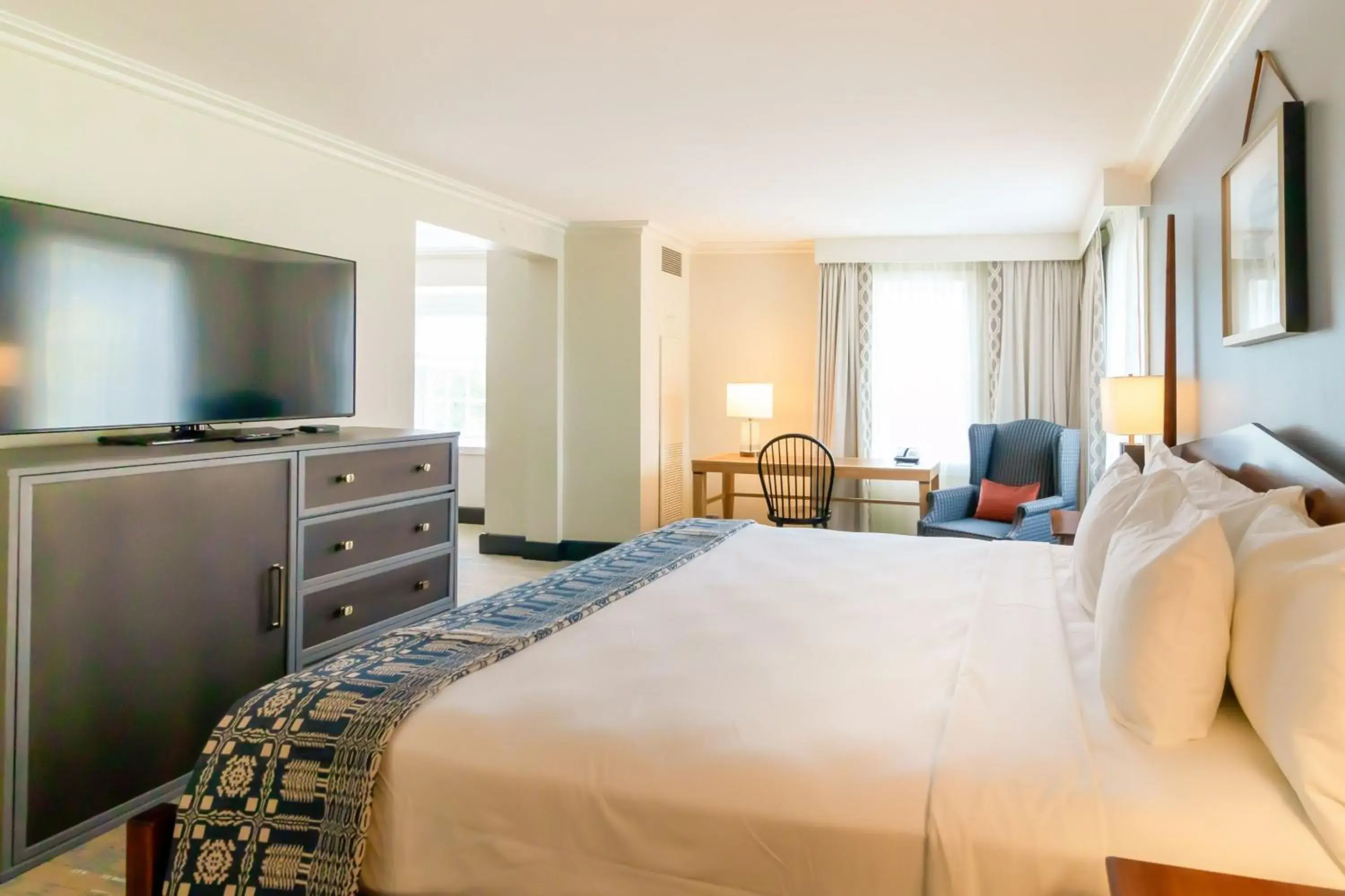 Photo of the whole room, Bed in Williamsburg Lodge, Autograph Collection Photo of the whole room, Bed in Williamsburg Lodge, Autograph Collection