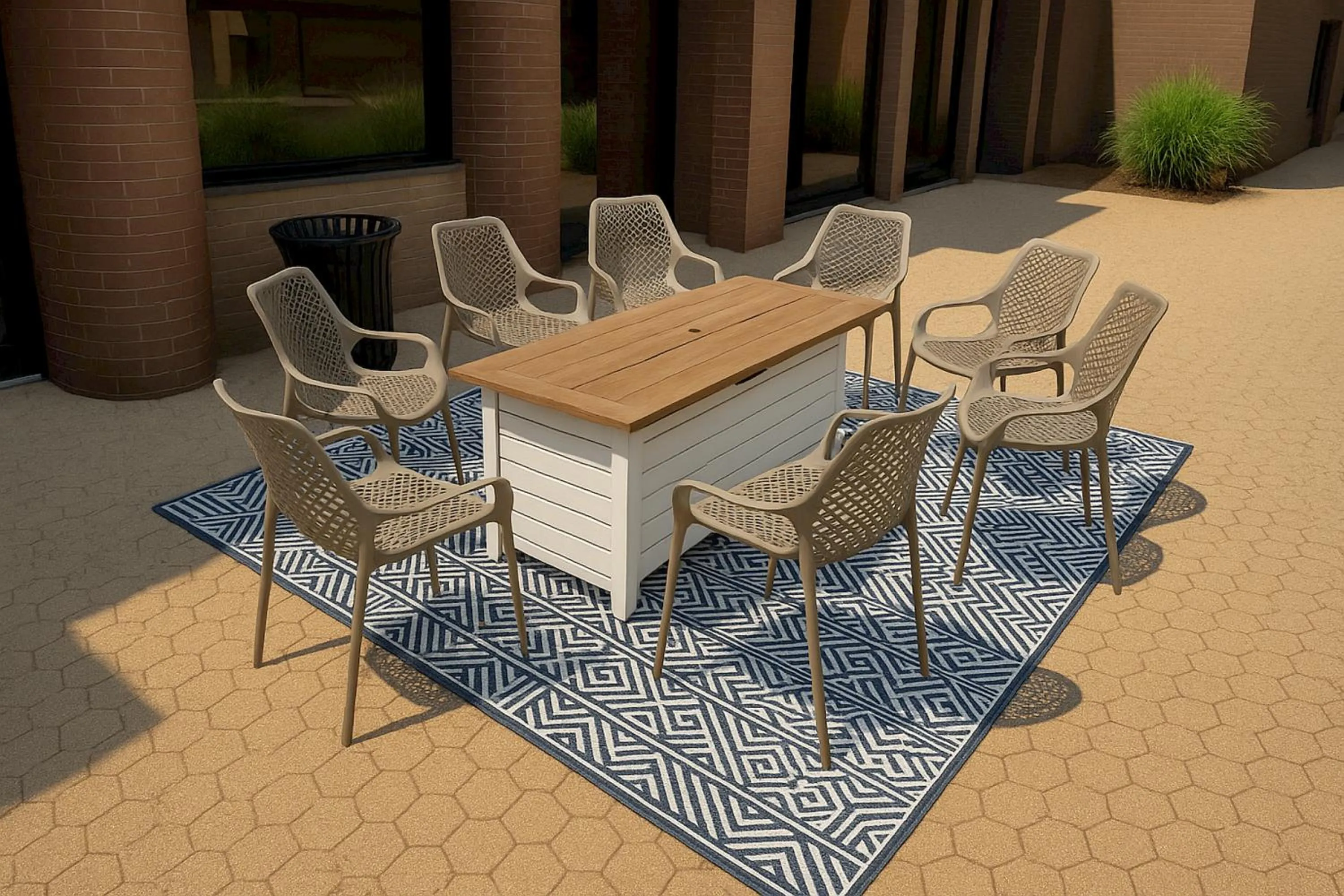 Dining area in Solomons Inn Resort and Marina